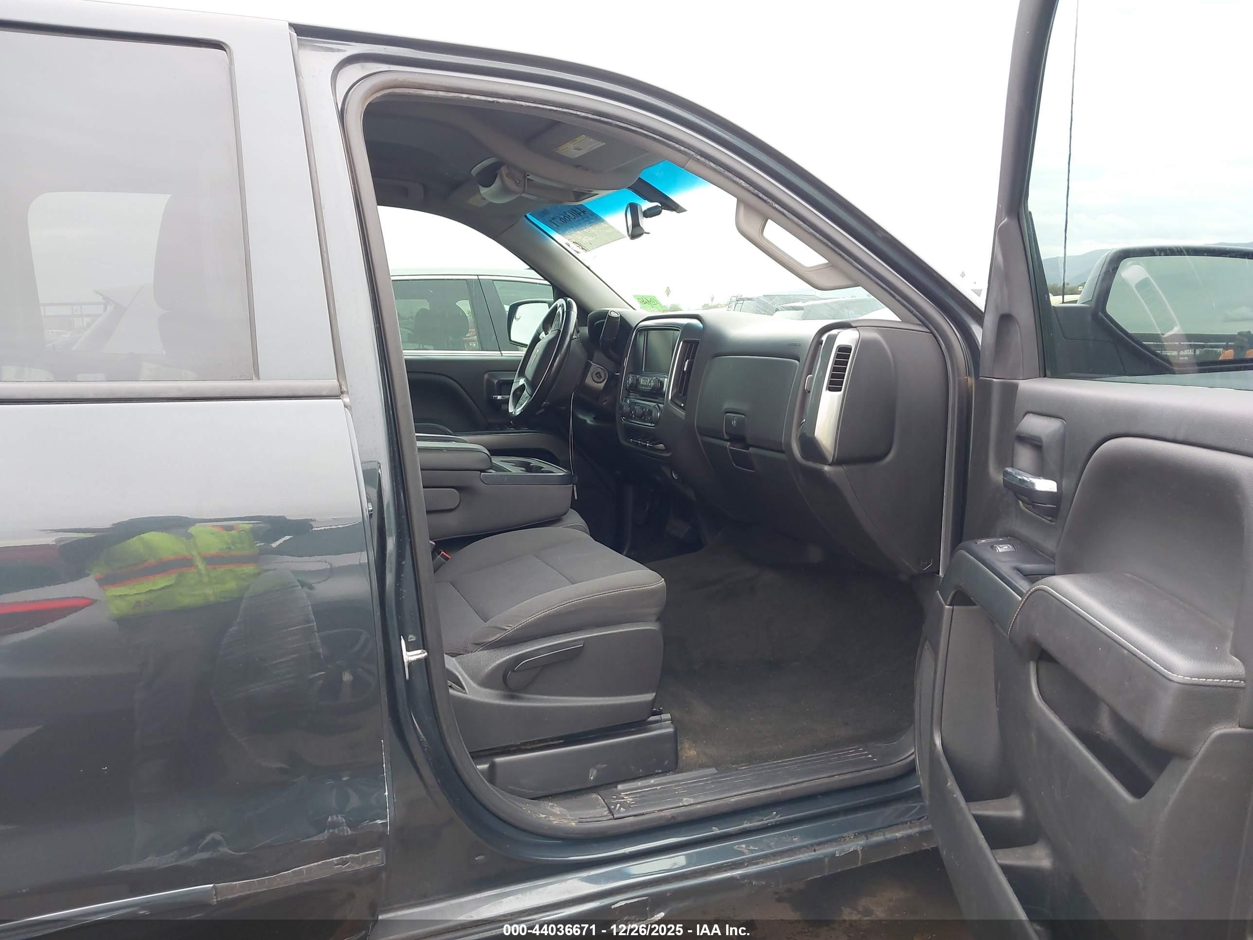 CHEVROLET SILVERADO image 5
