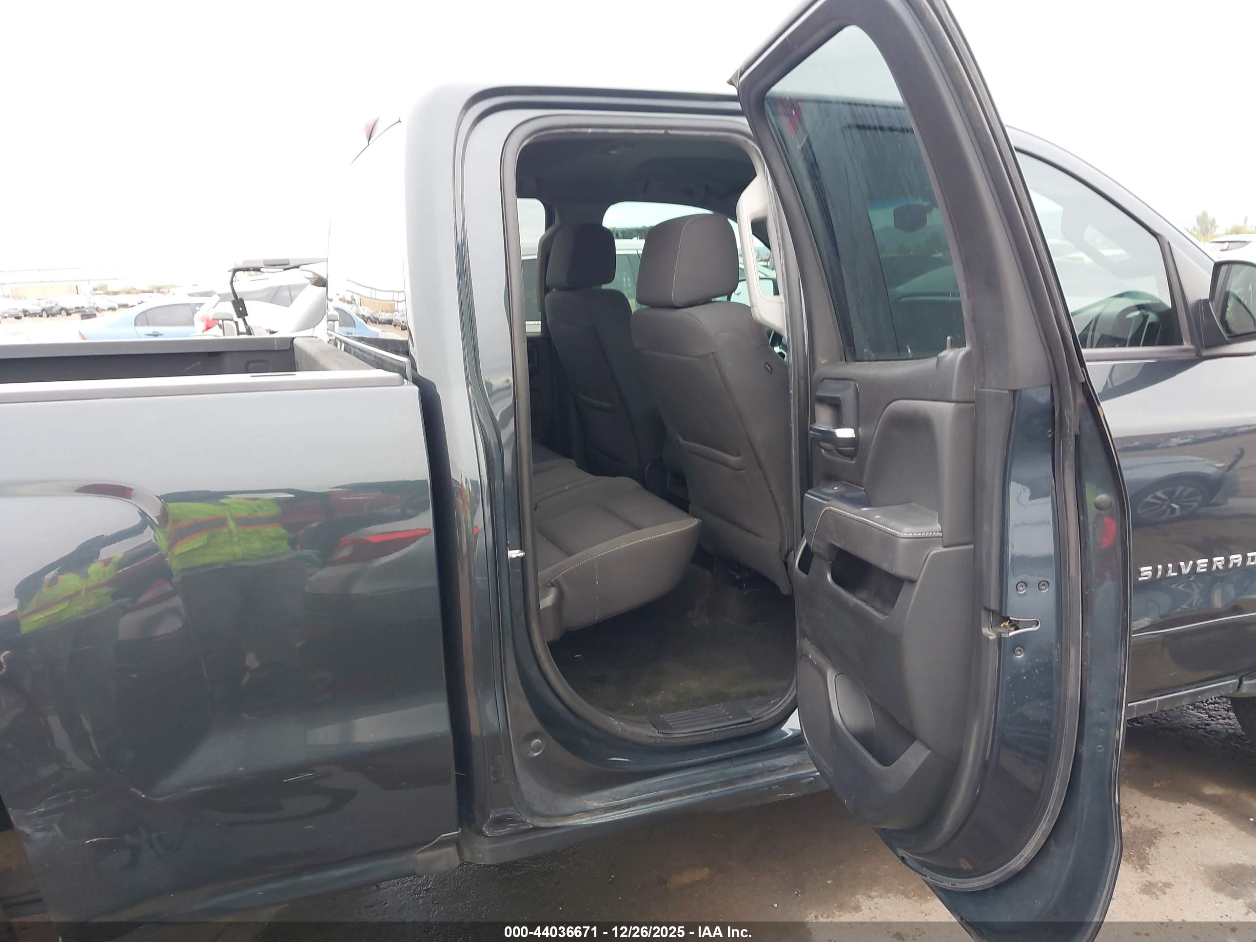 CHEVROLET SILVERADO image 8