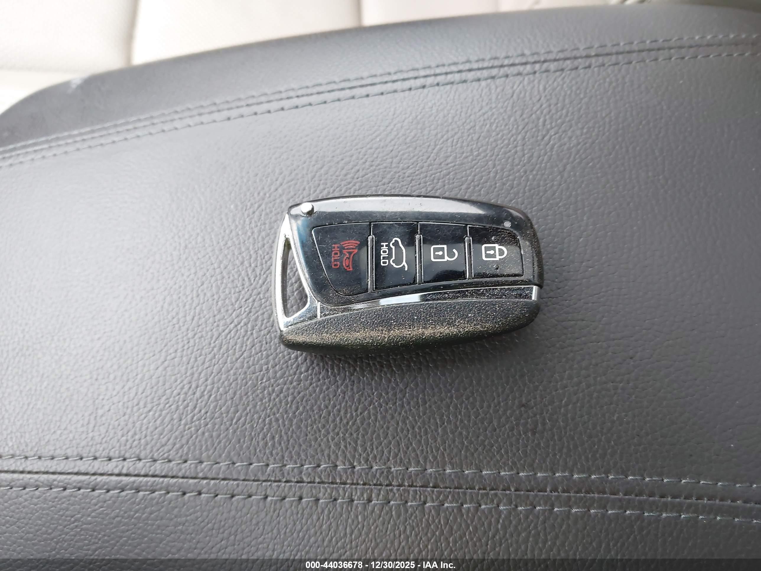 HYUNDAI SANTA image 11