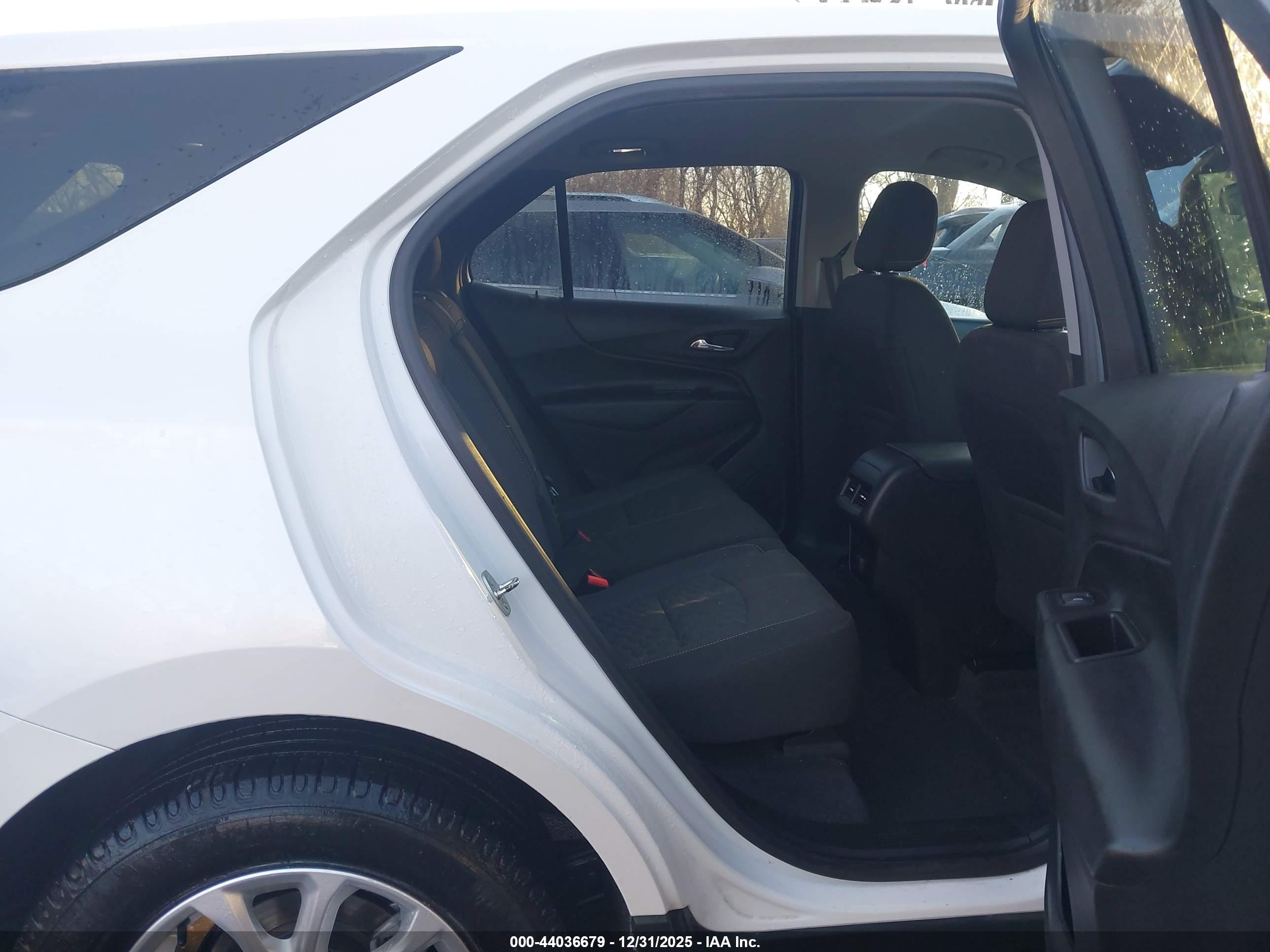 CHEVROLET EQUINOX image 8