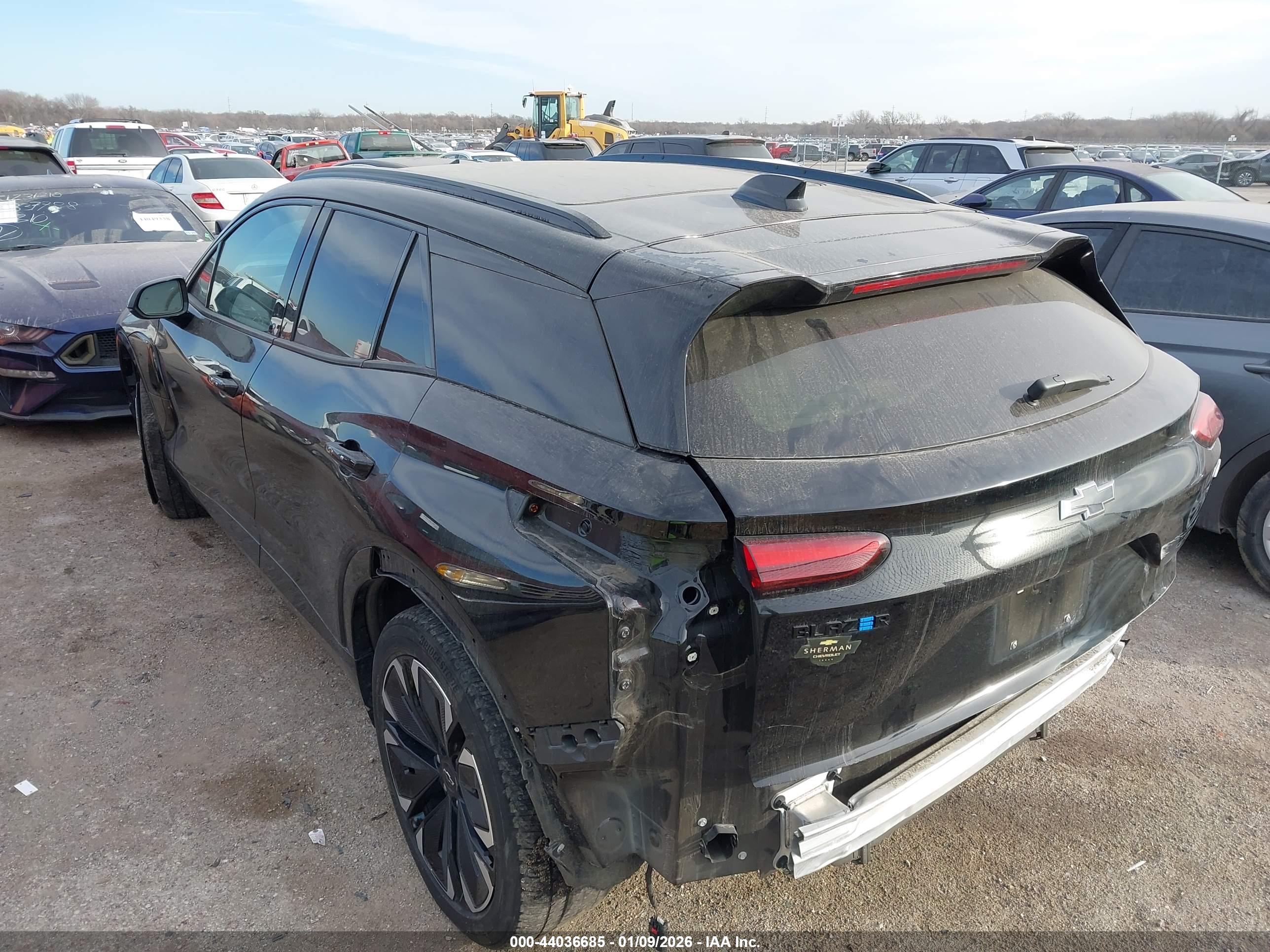 CHEVROLET BLAZER image 3