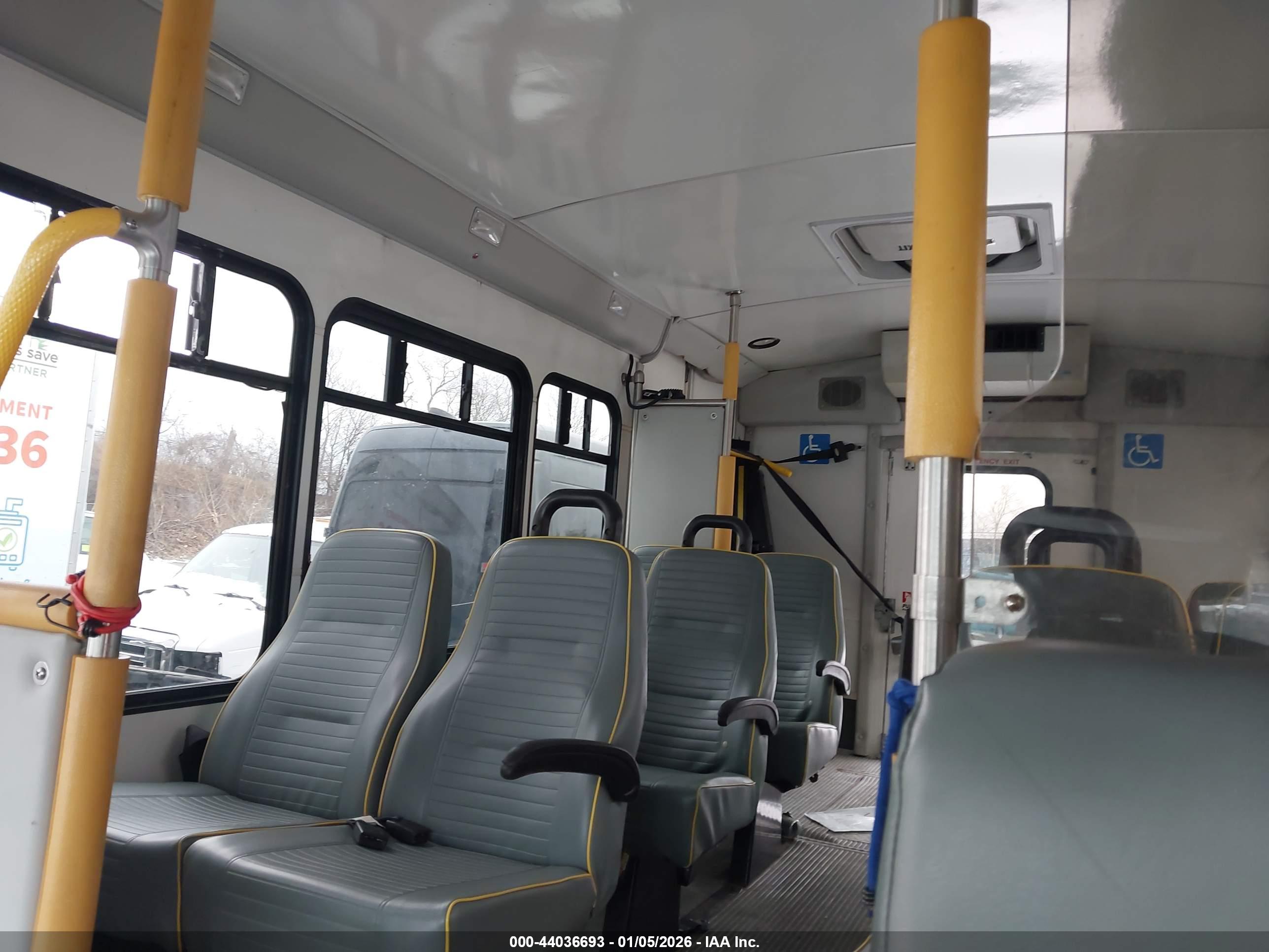 FORD E-350 image 7