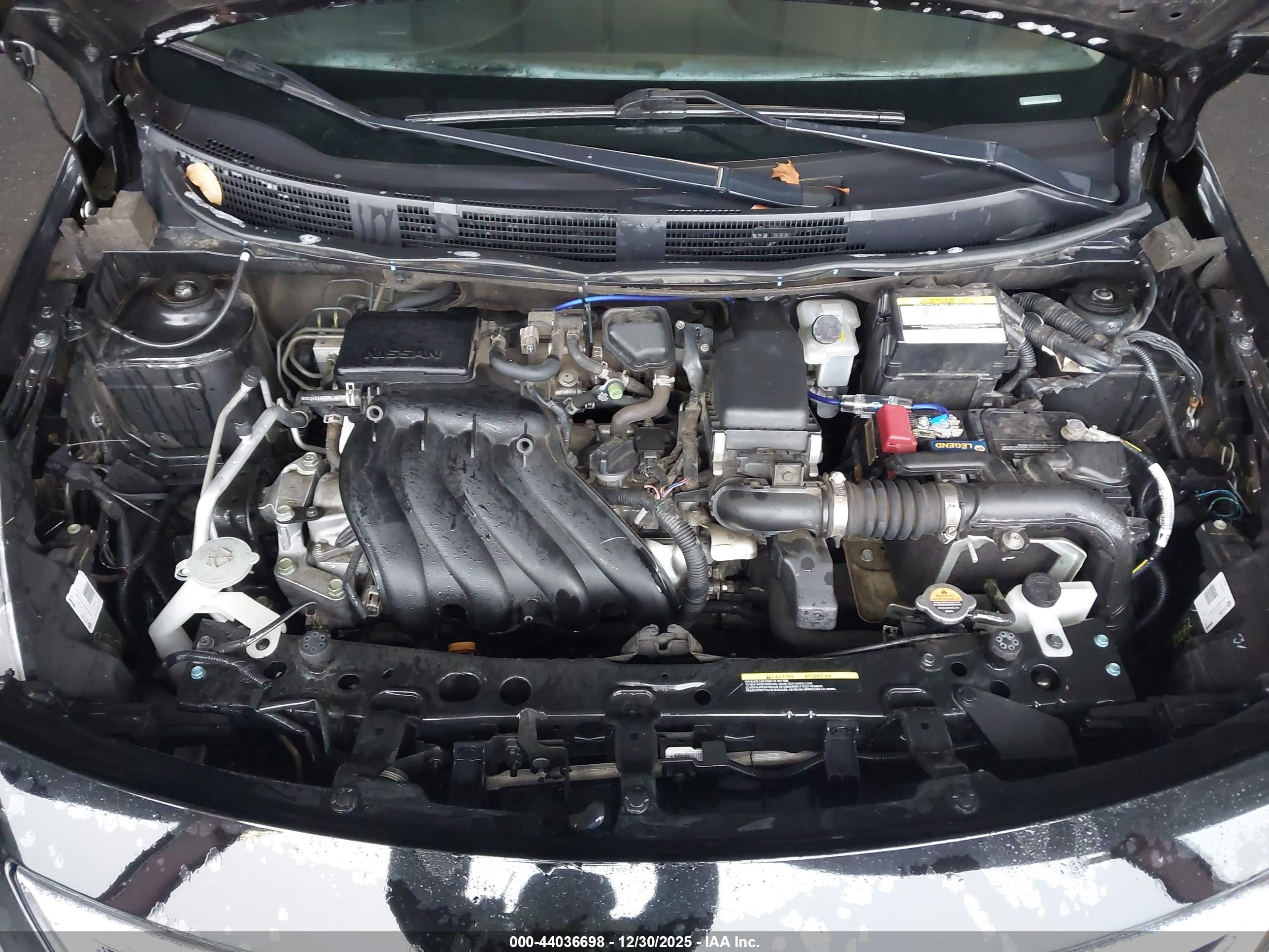 NISSAN VERSA image 10