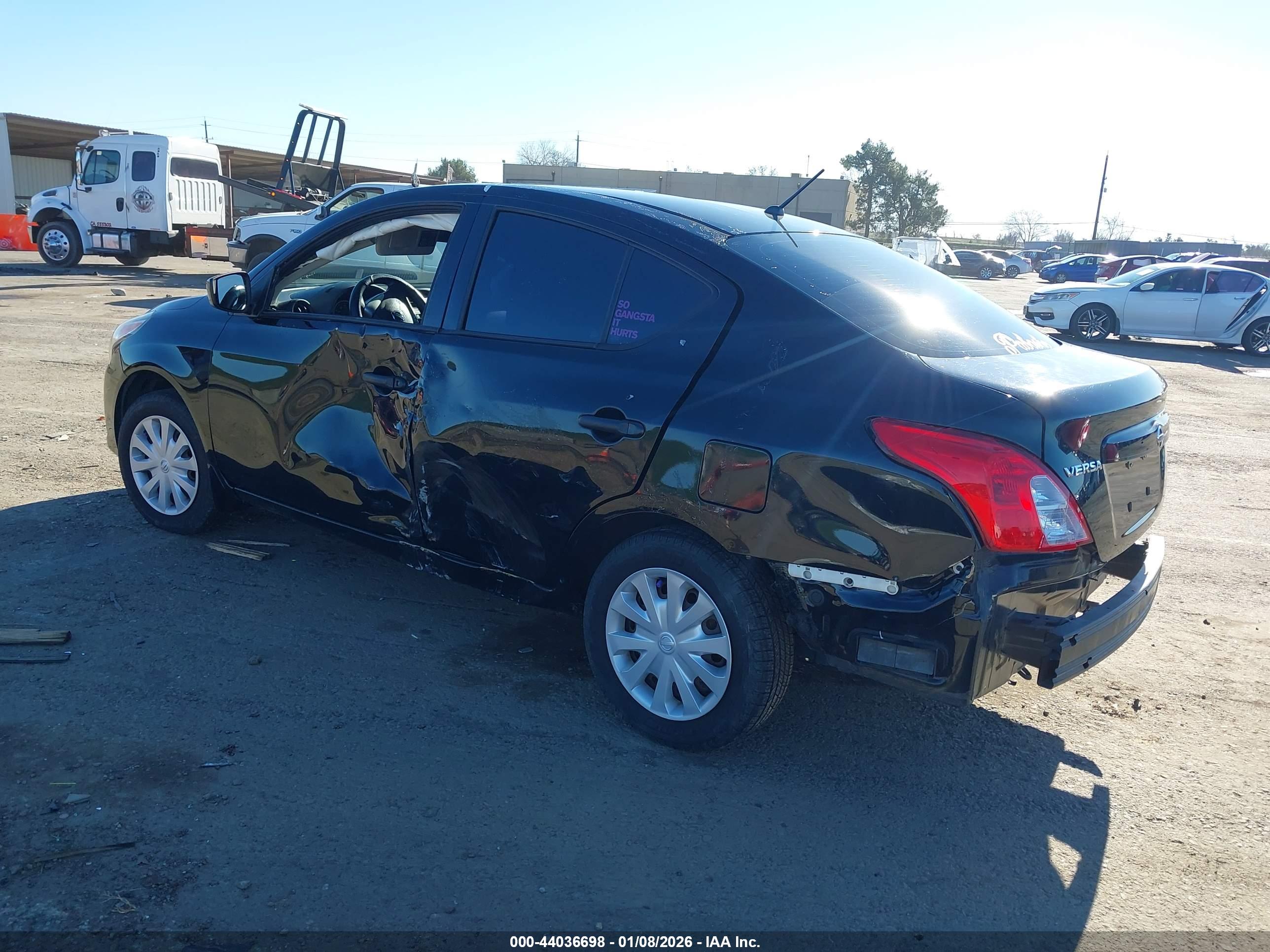 NISSAN VERSA image 3