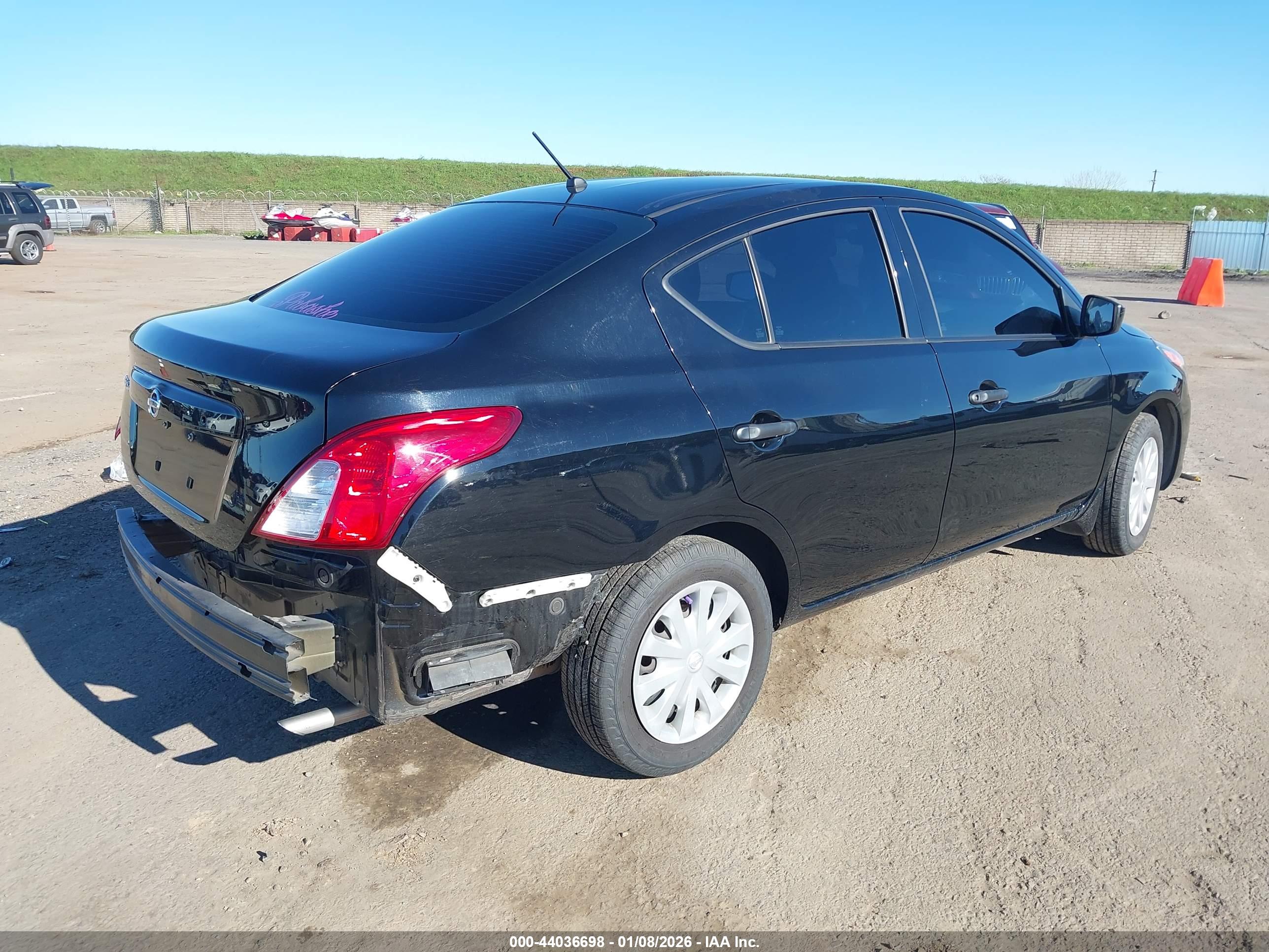 NISSAN VERSA image 4