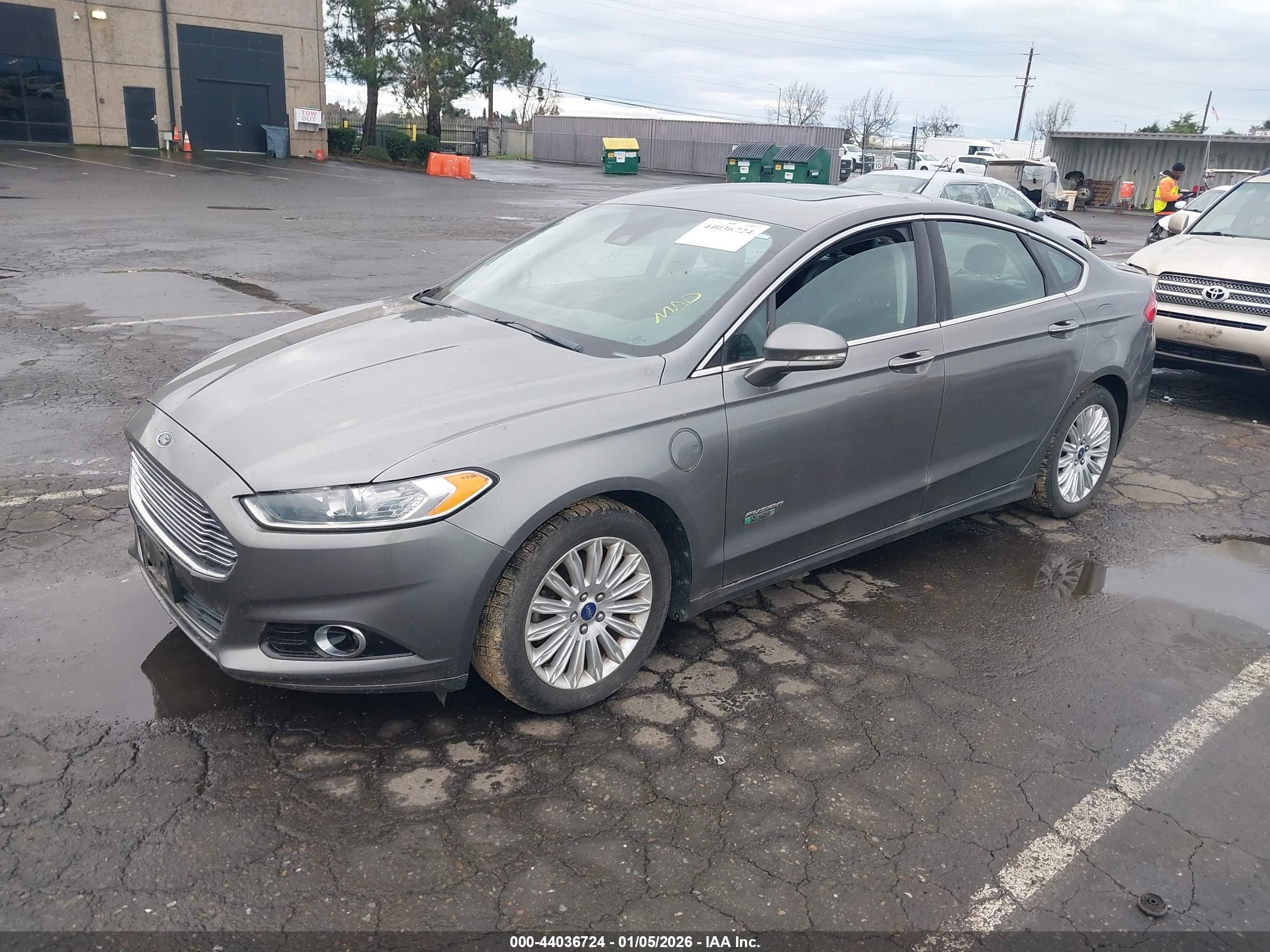 FORD FUSION image 2