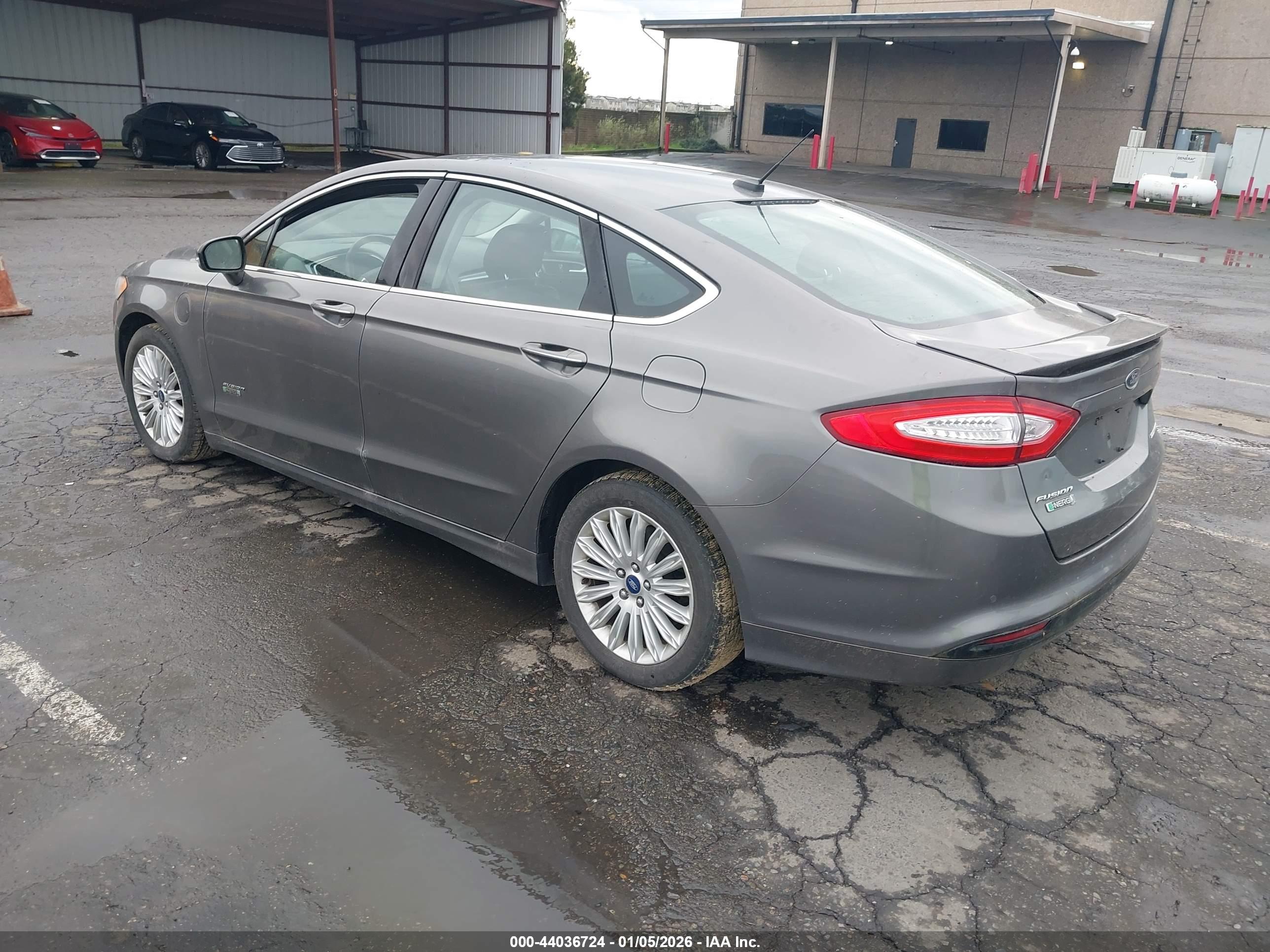 FORD FUSION image 3