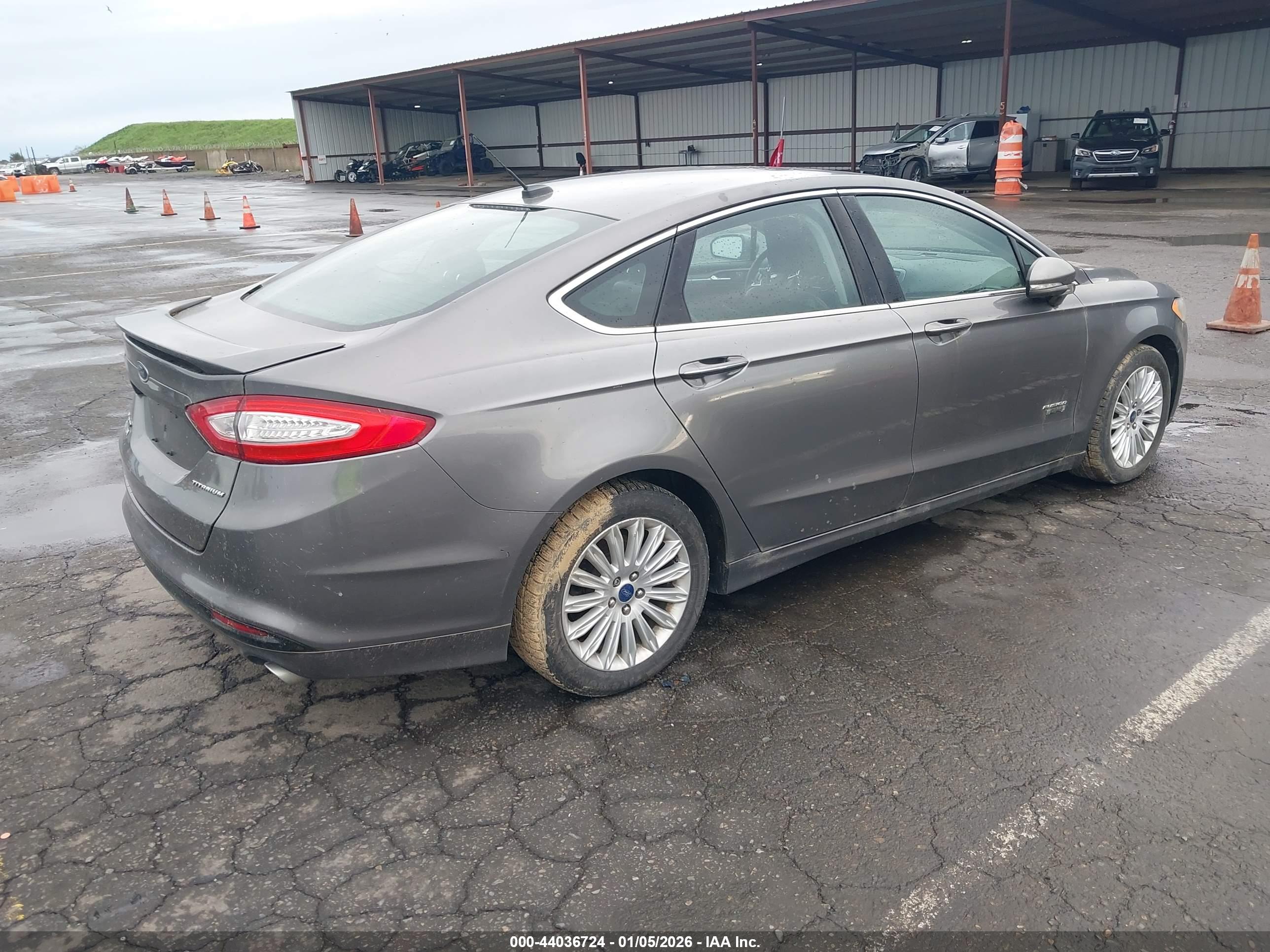 FORD FUSION image 4