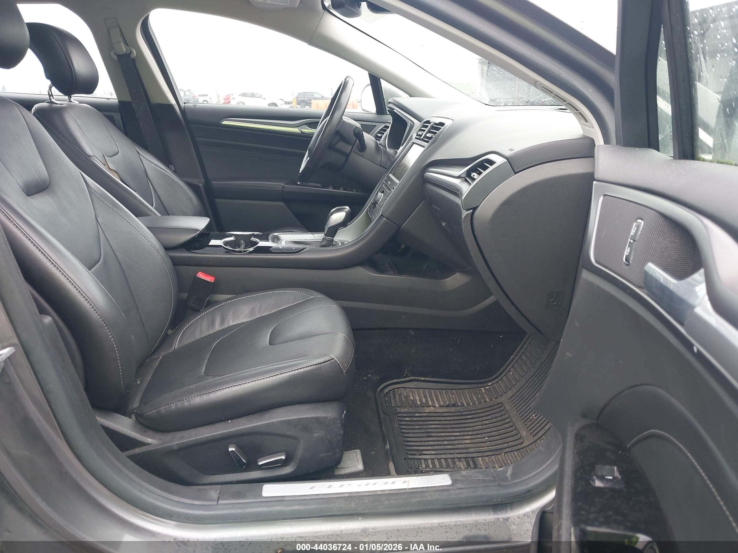 FORD FUSION image 5