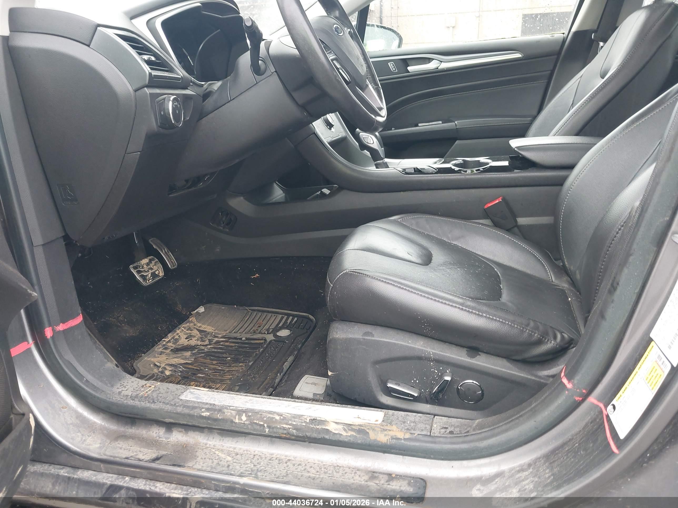FORD FUSION image 6