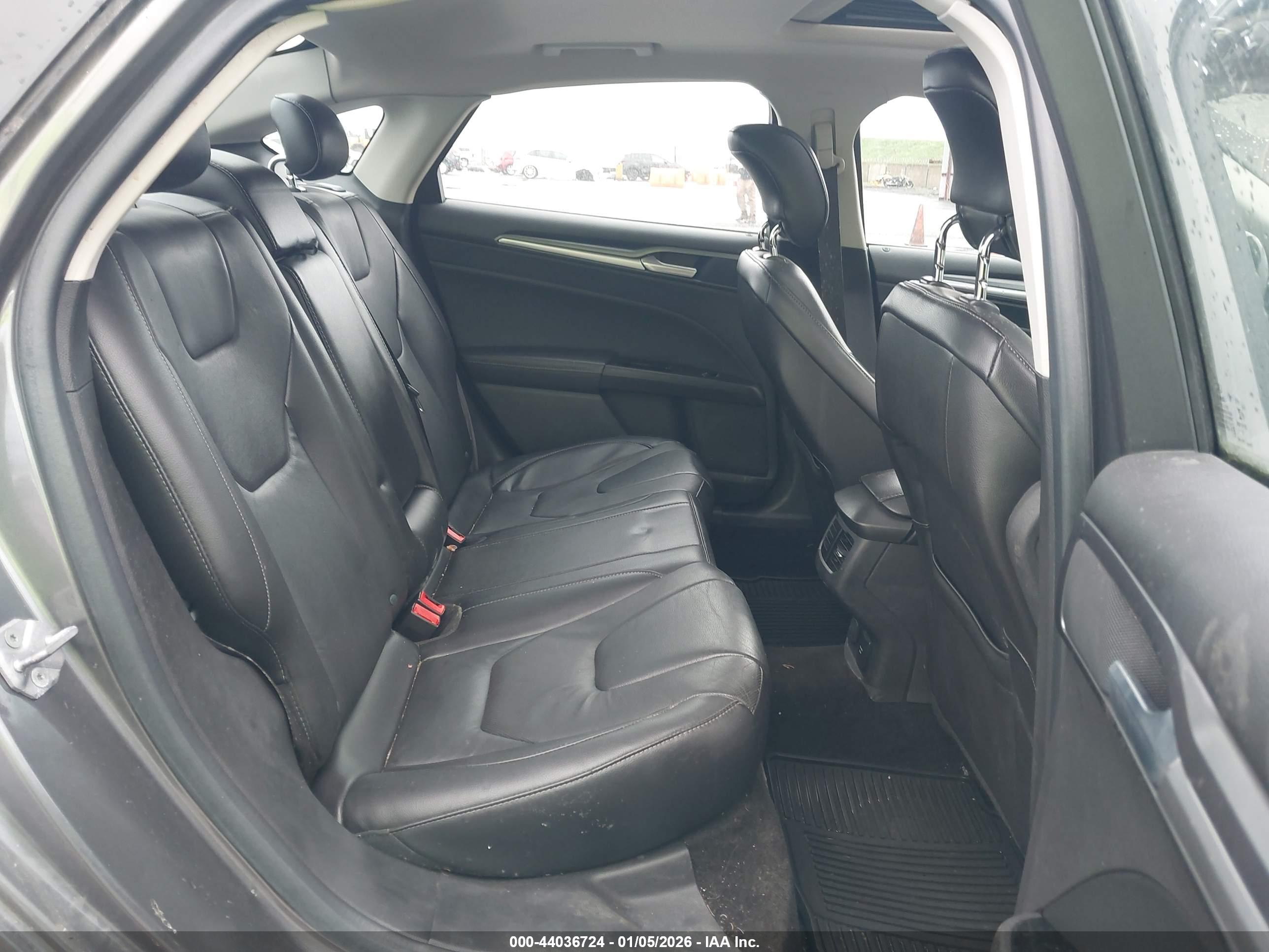 FORD FUSION image 8
