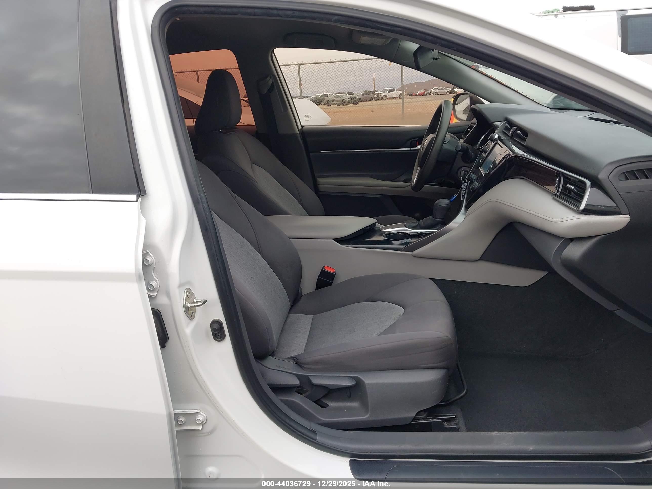 TOYOTA CAMRY image 5