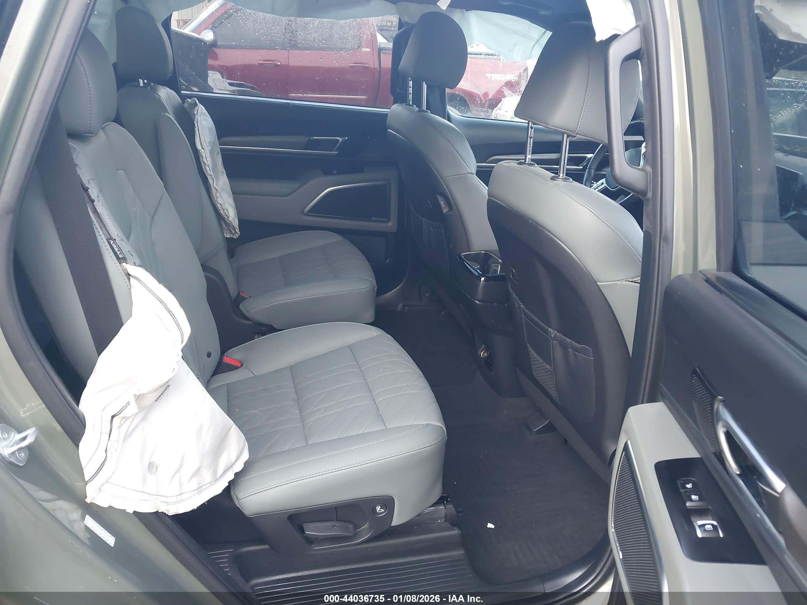 KIA TELLURIDE image 8