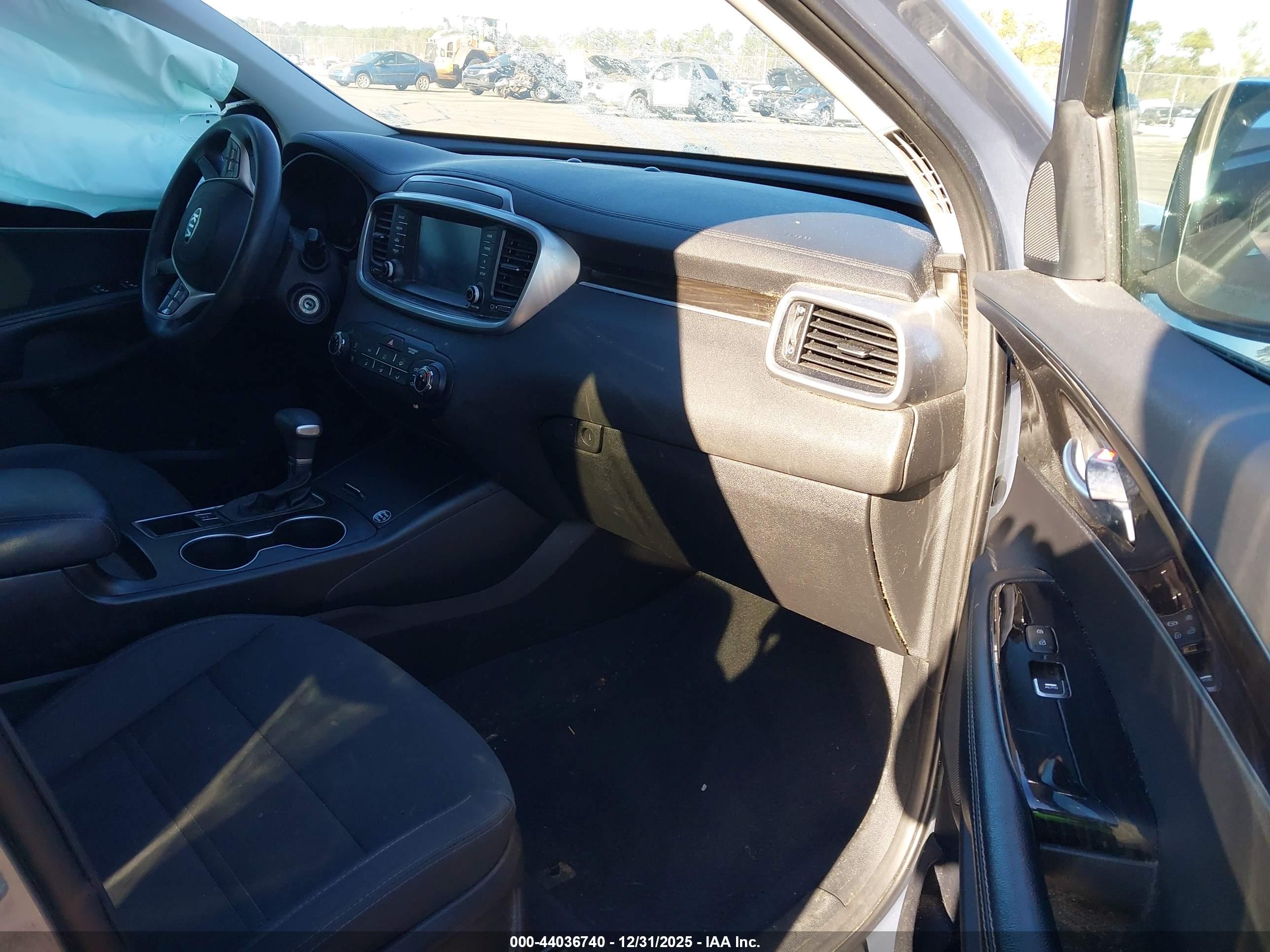 KIA SORENTO image 5