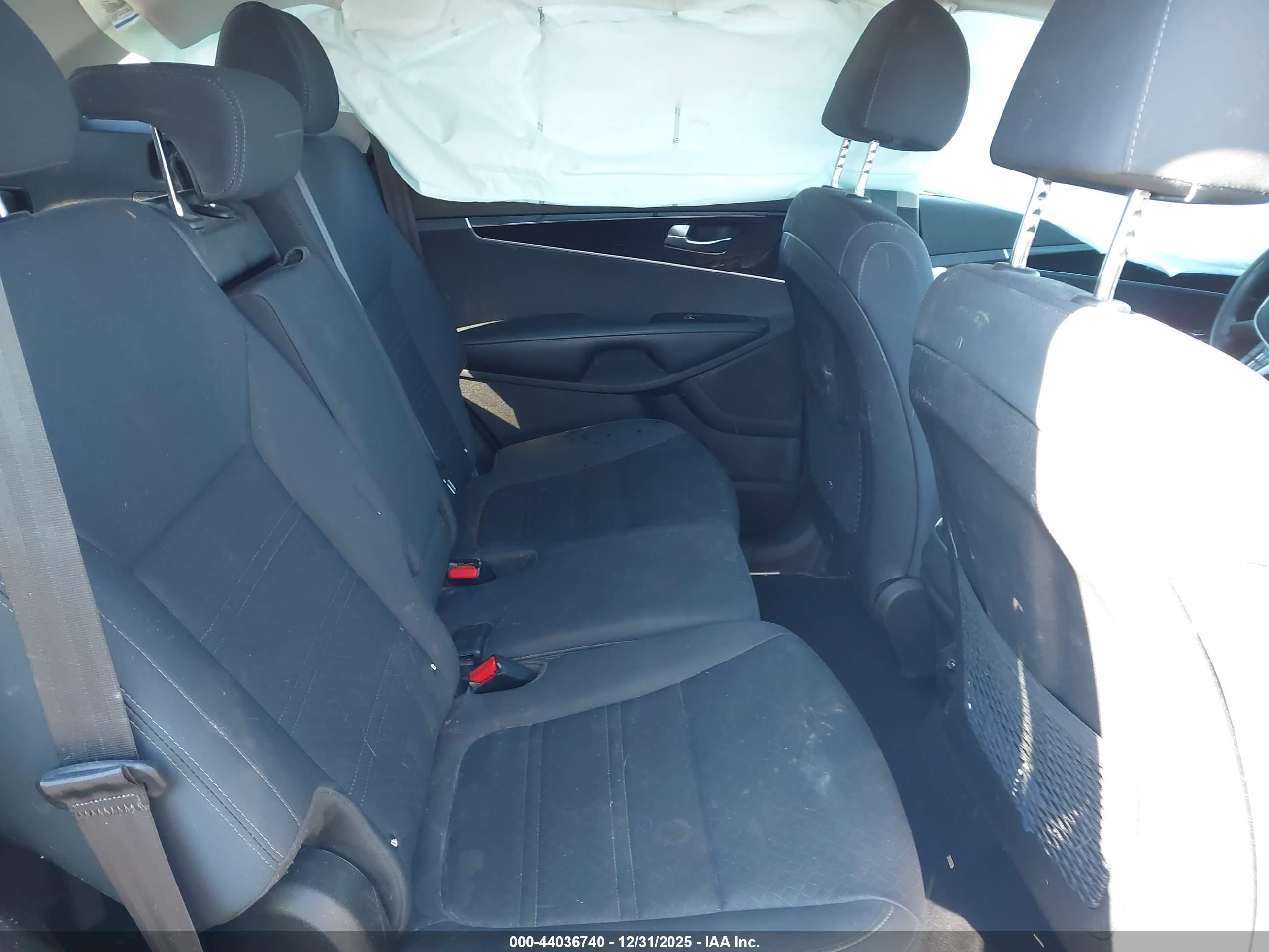 KIA SORENTO image 8