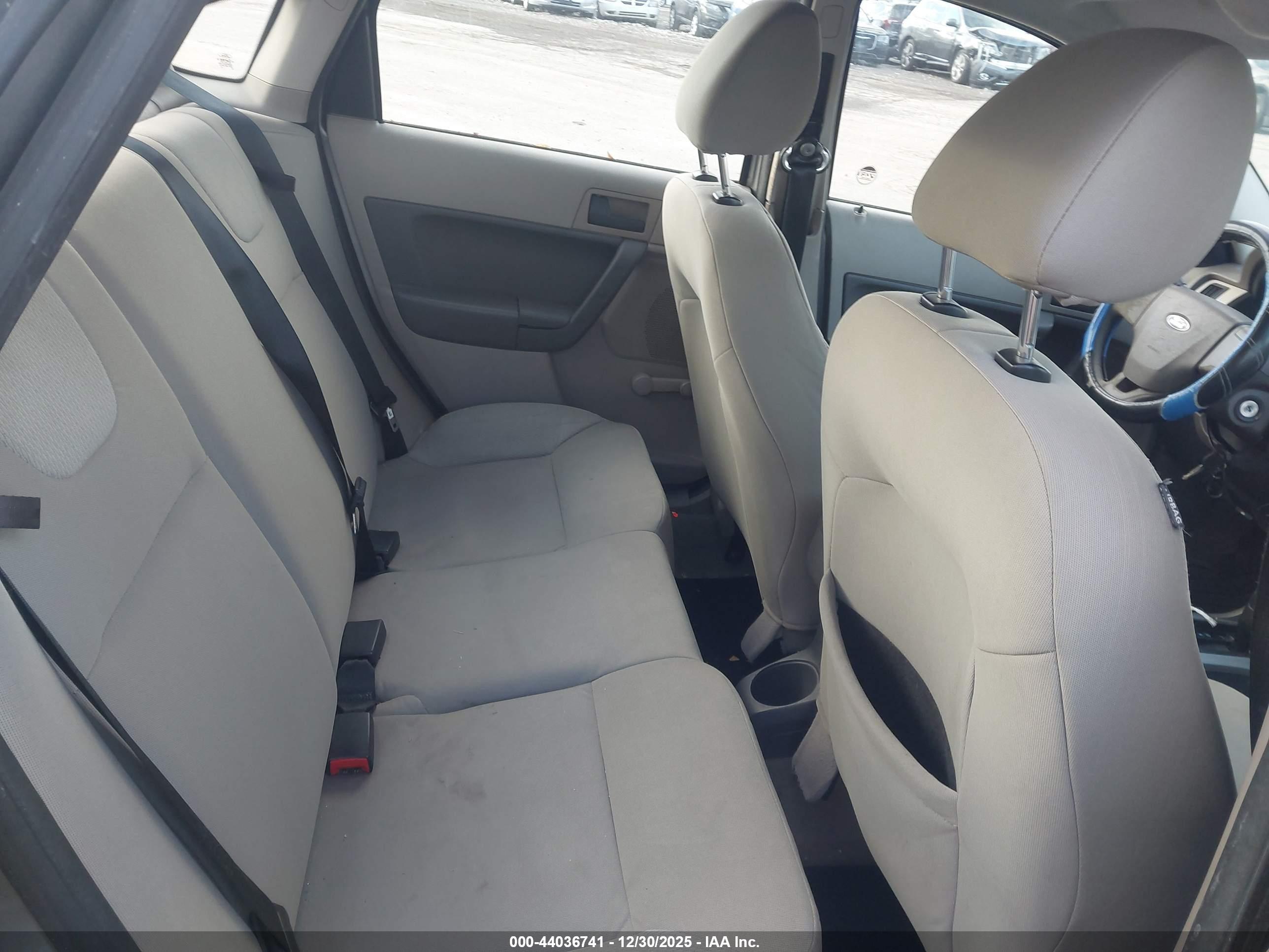 FORD FOCUS image 8