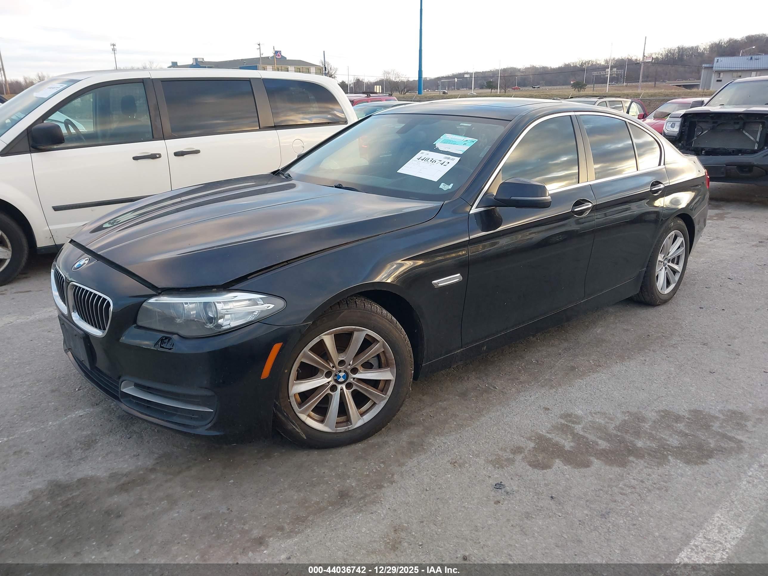 BMW 528I image 2