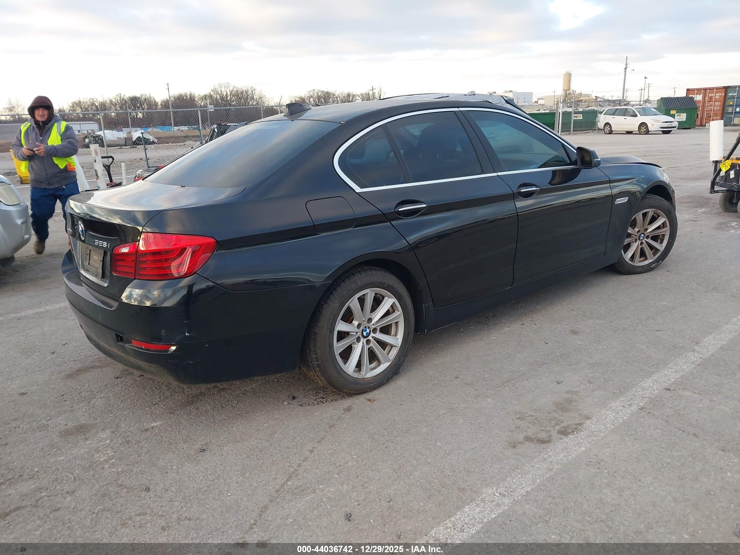 BMW 528I image 4