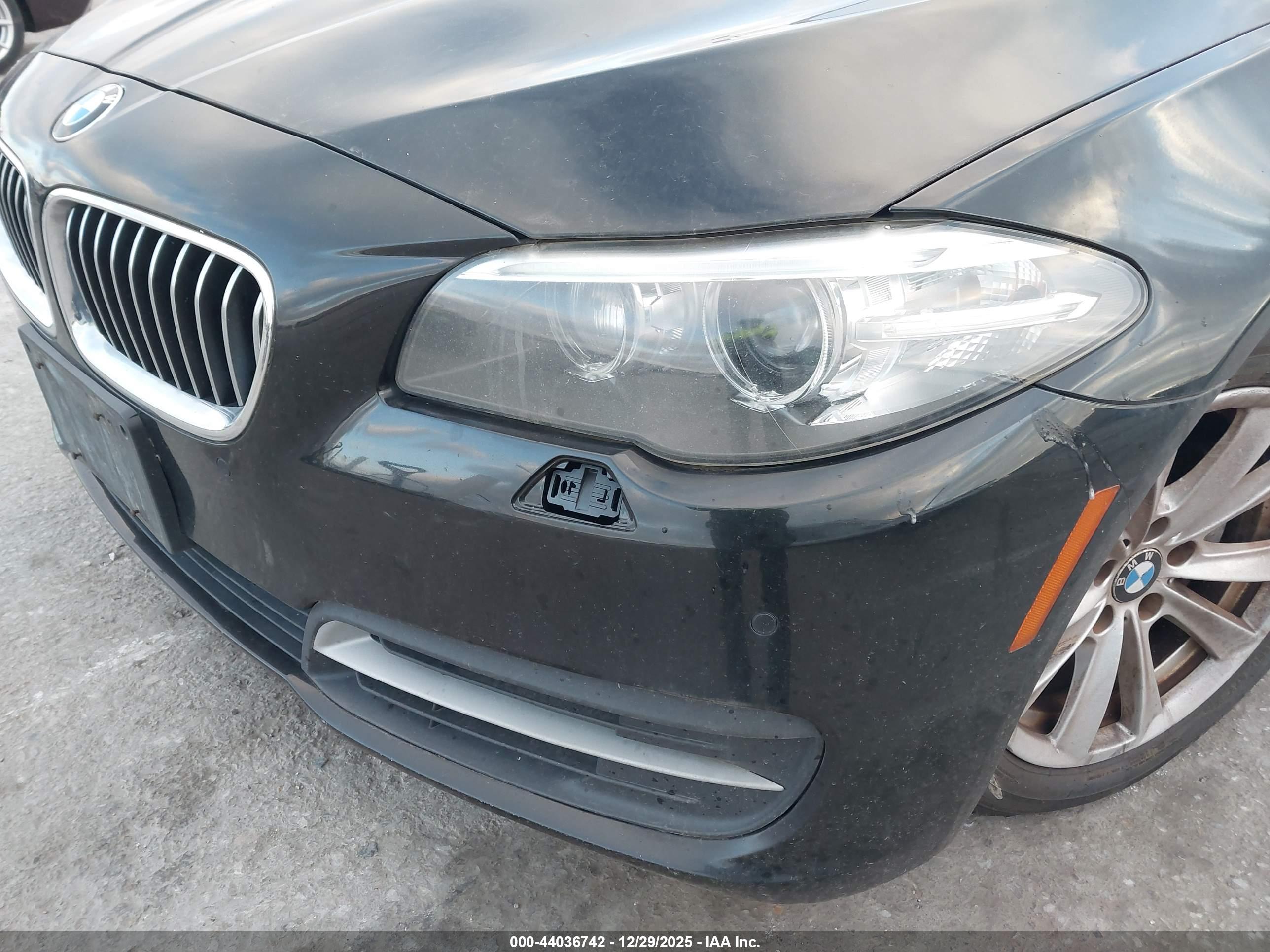 BMW 528I image 6