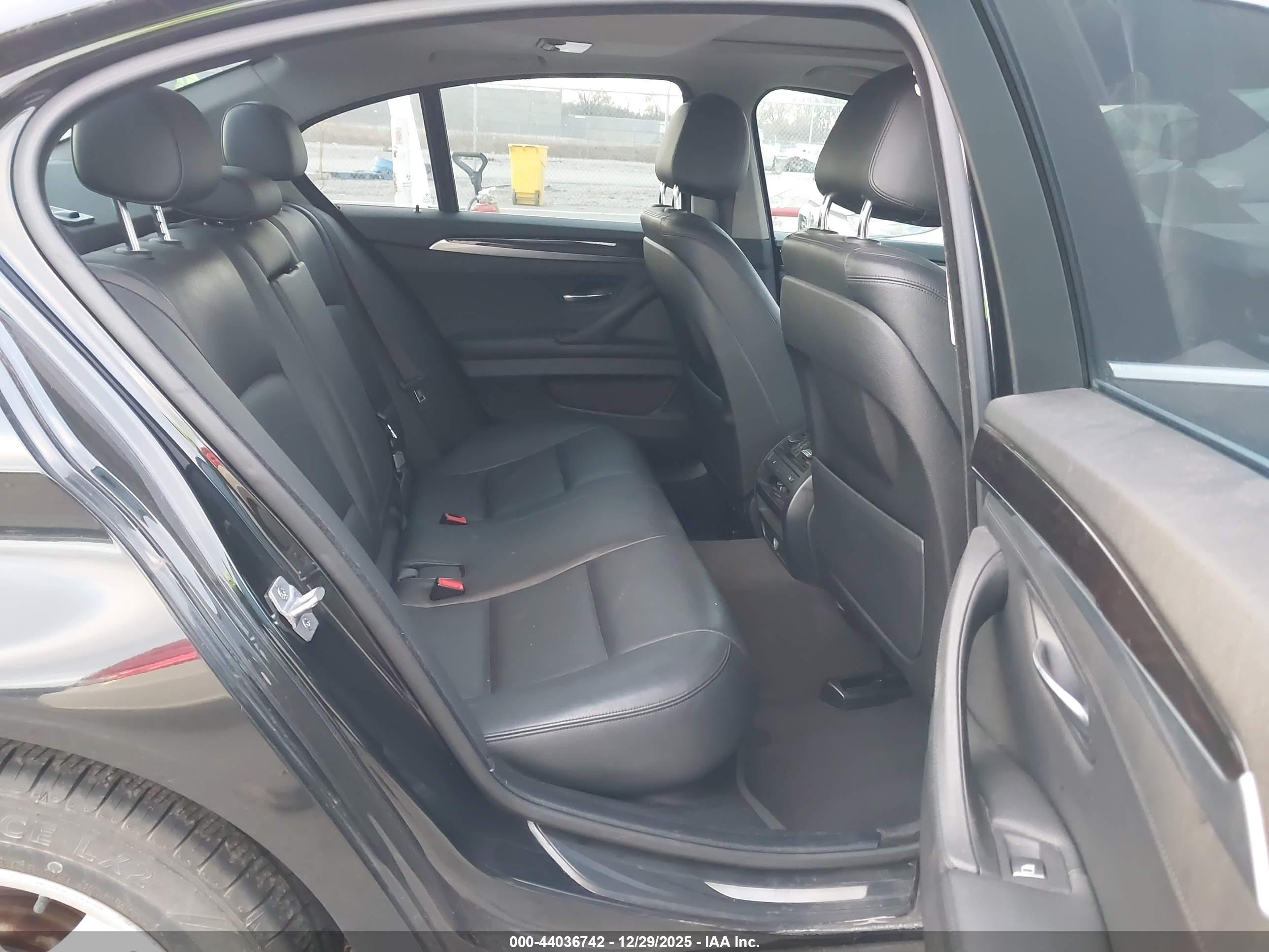 BMW 528I image 8