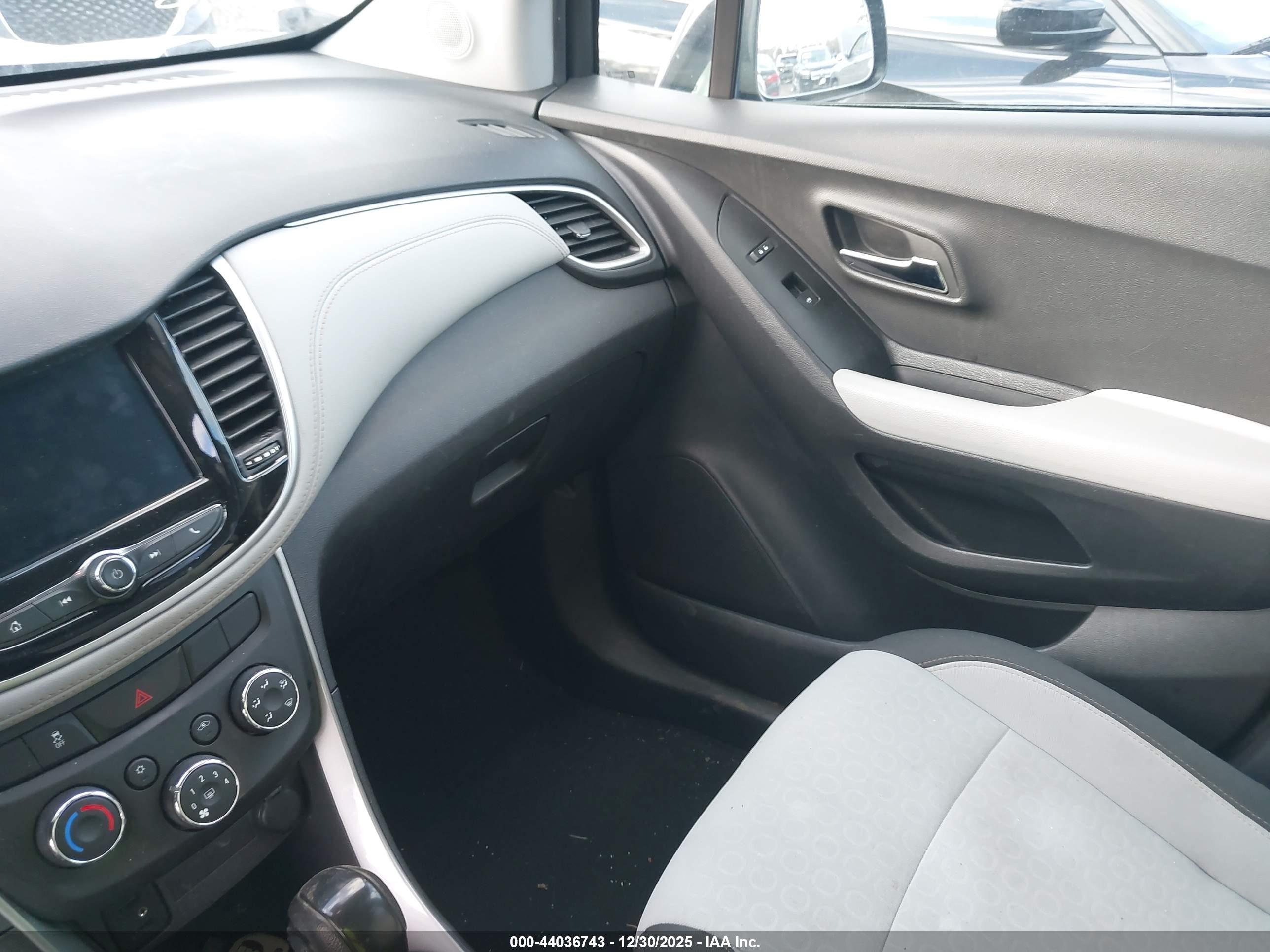 CHEVROLET TRAX image 5