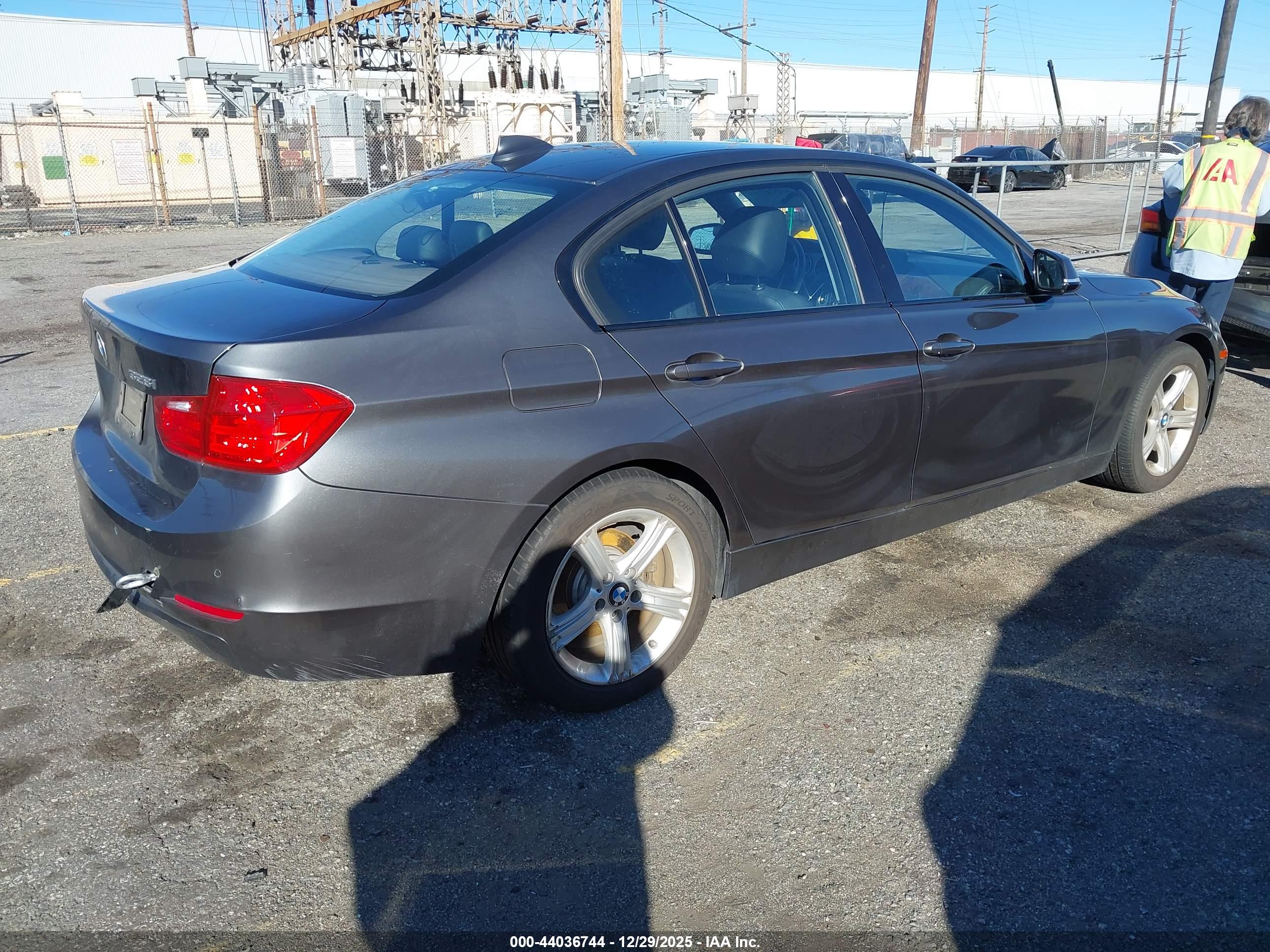 BMW 328I image 4