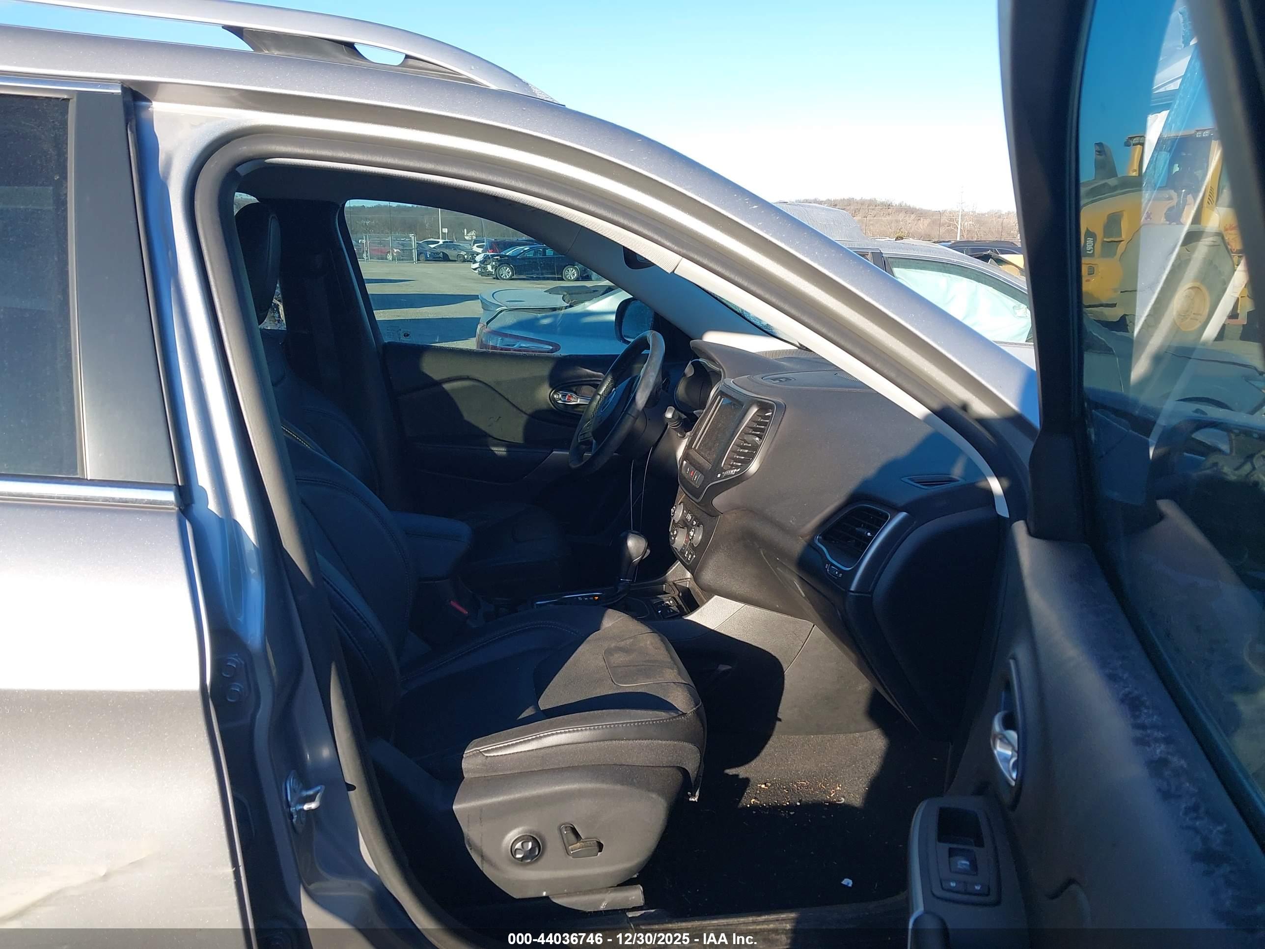 JEEP CHEROKEE image 5