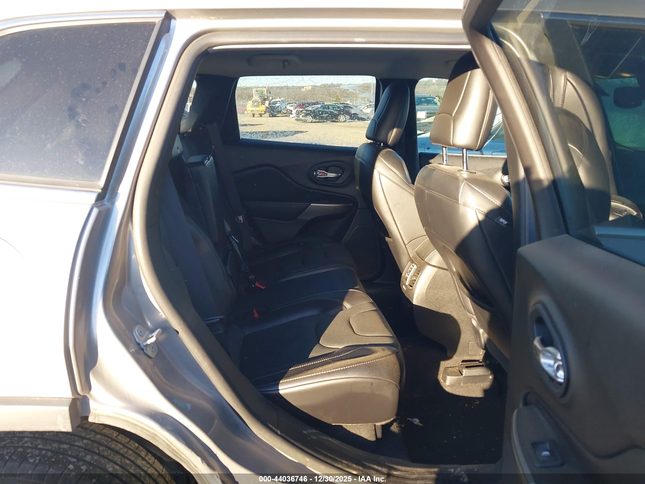 JEEP CHEROKEE image 8