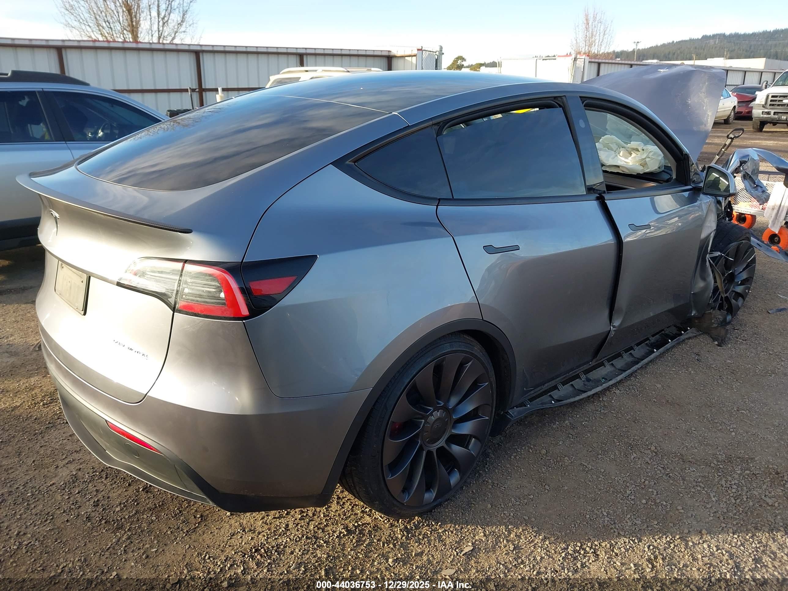 TESLA MODEL image 4