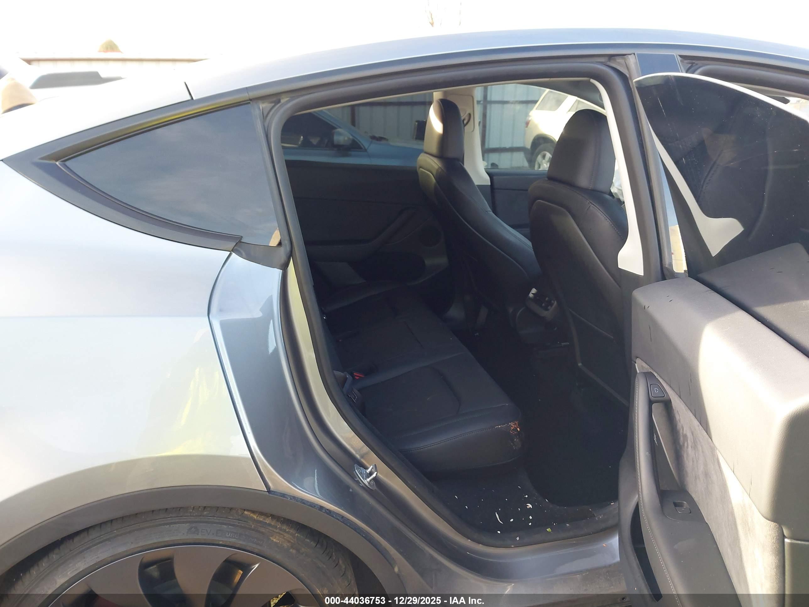 TESLA MODEL image 8