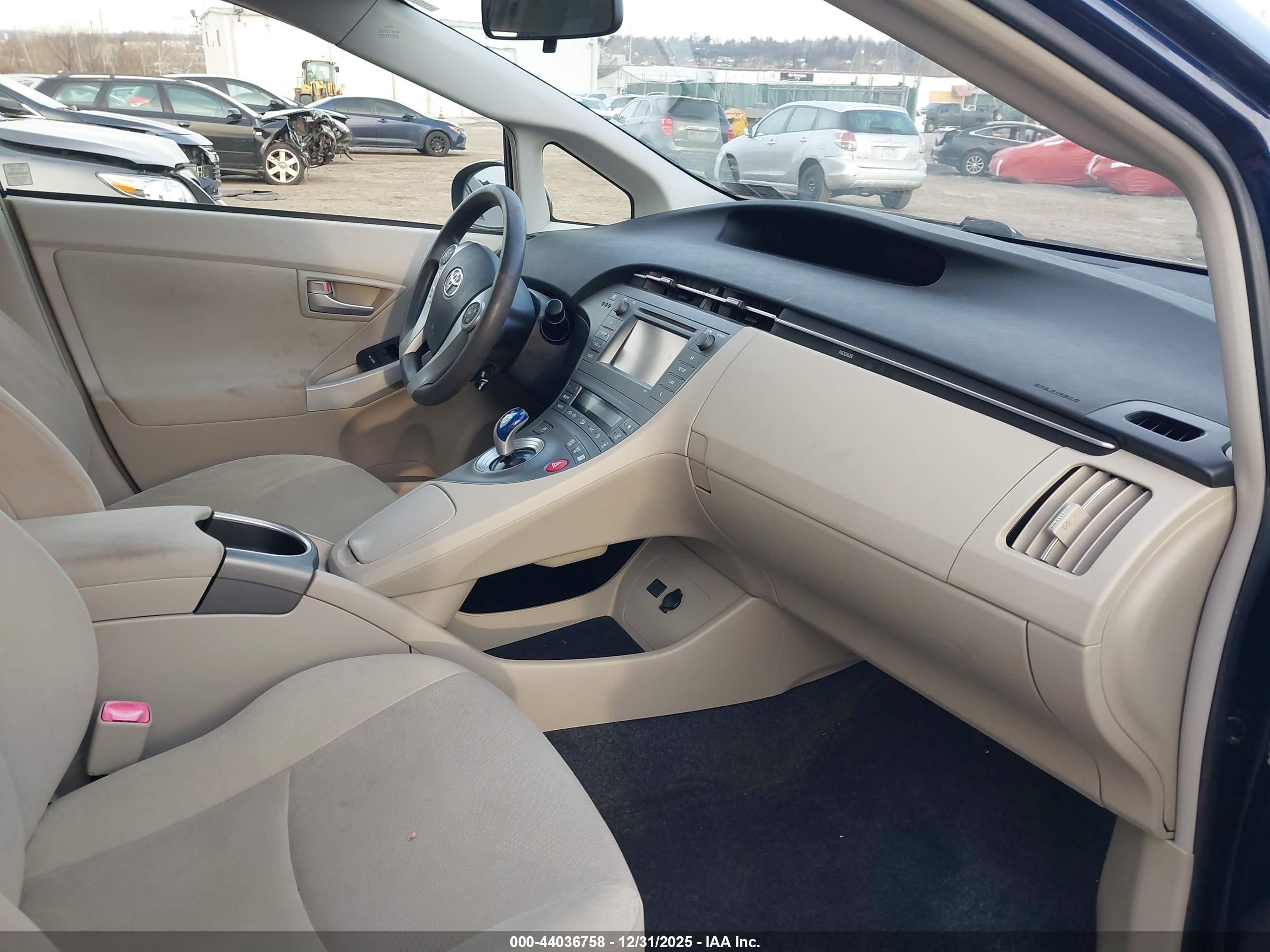 TOYOTA PRIUS image 5
