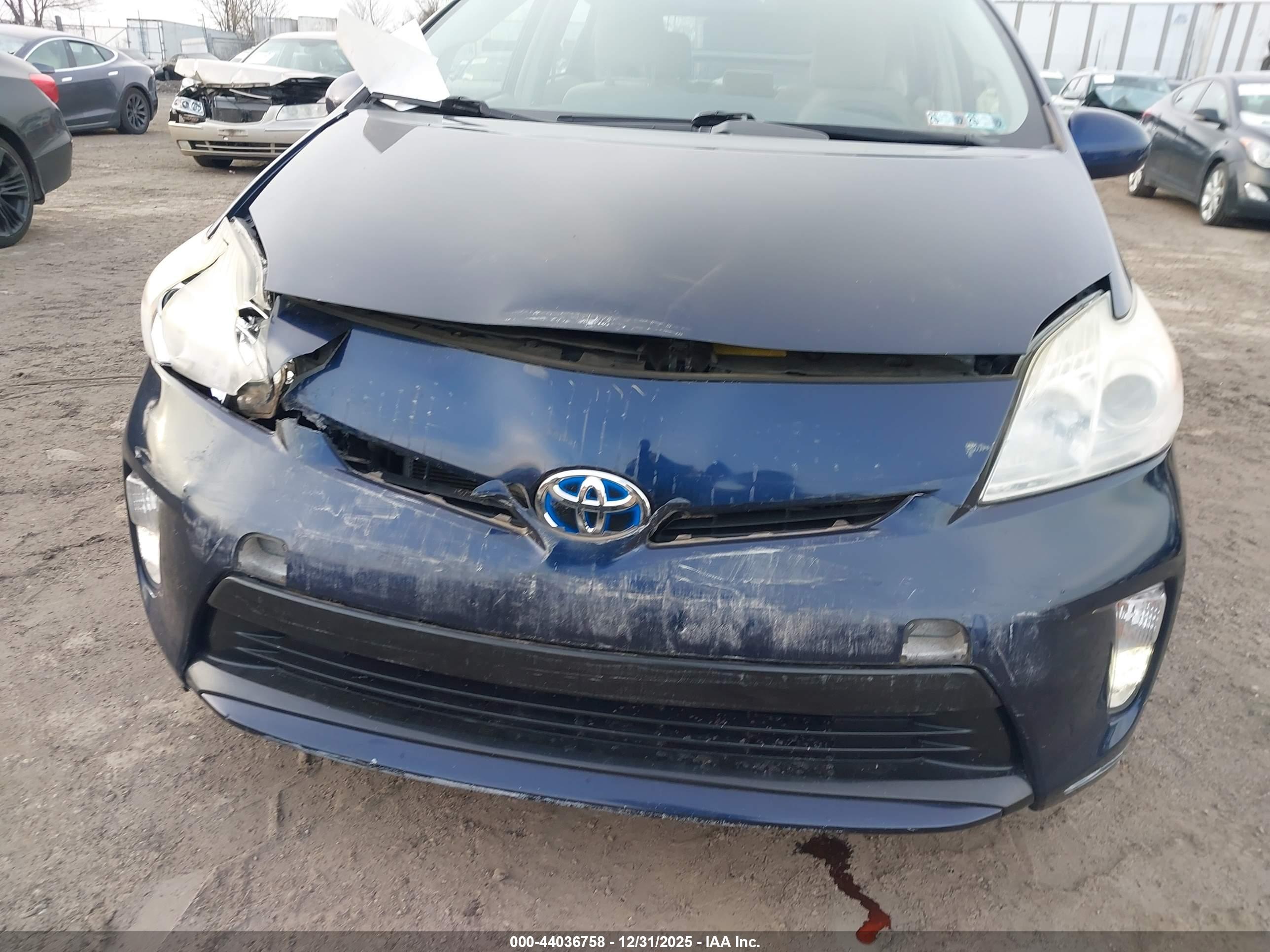 TOYOTA PRIUS image 6