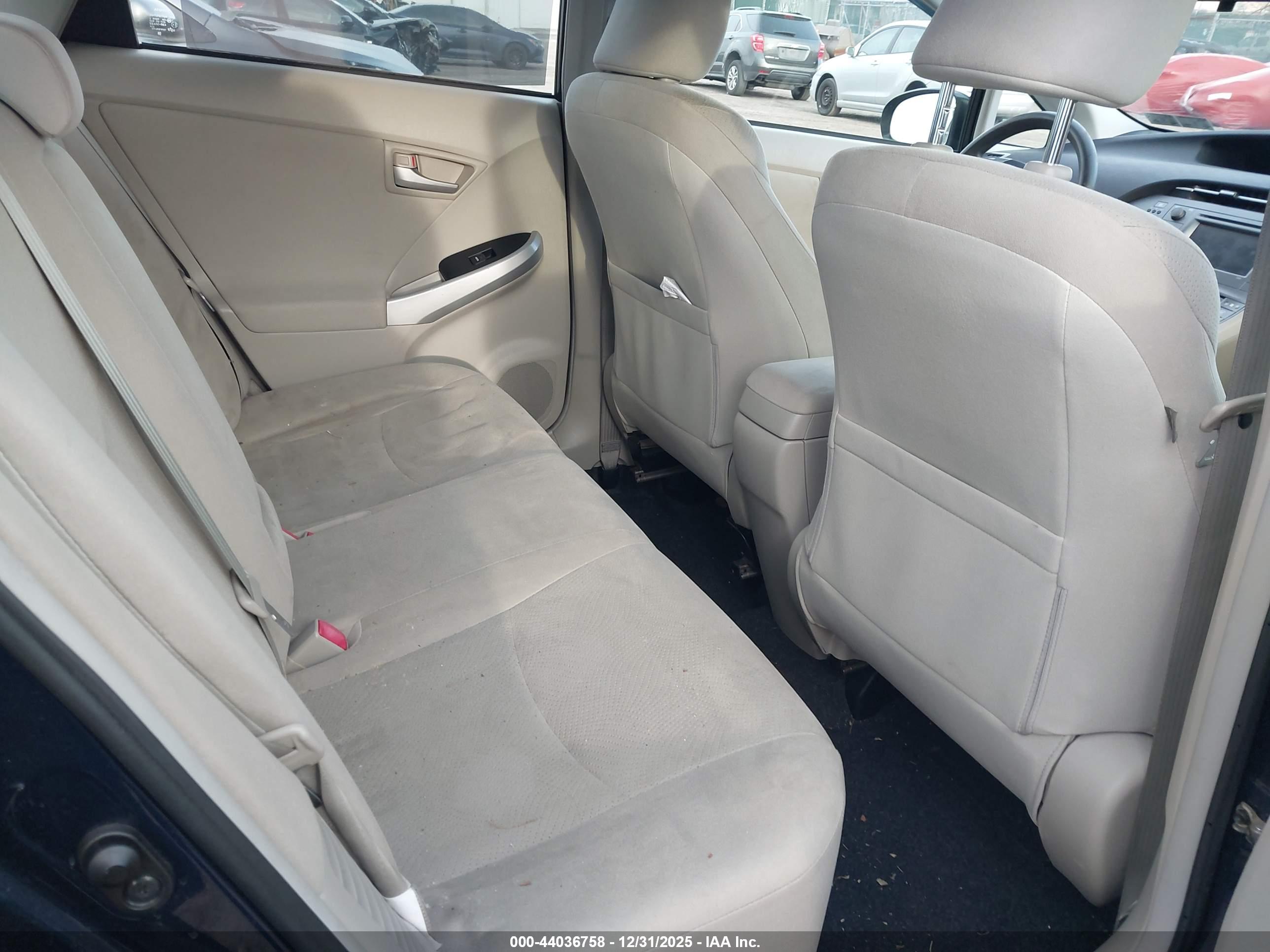 TOYOTA PRIUS image 8