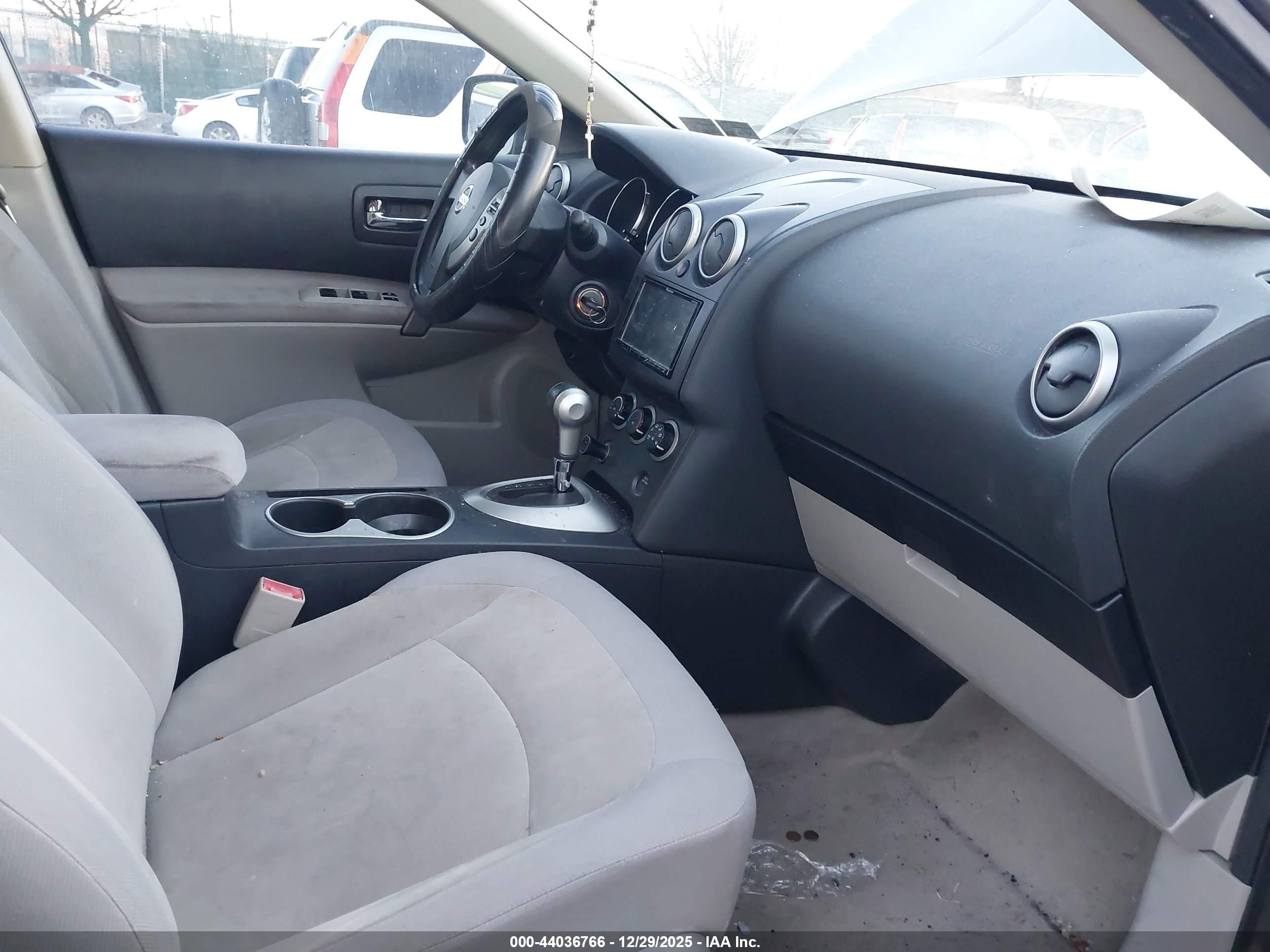 NISSAN ROGUE image 5