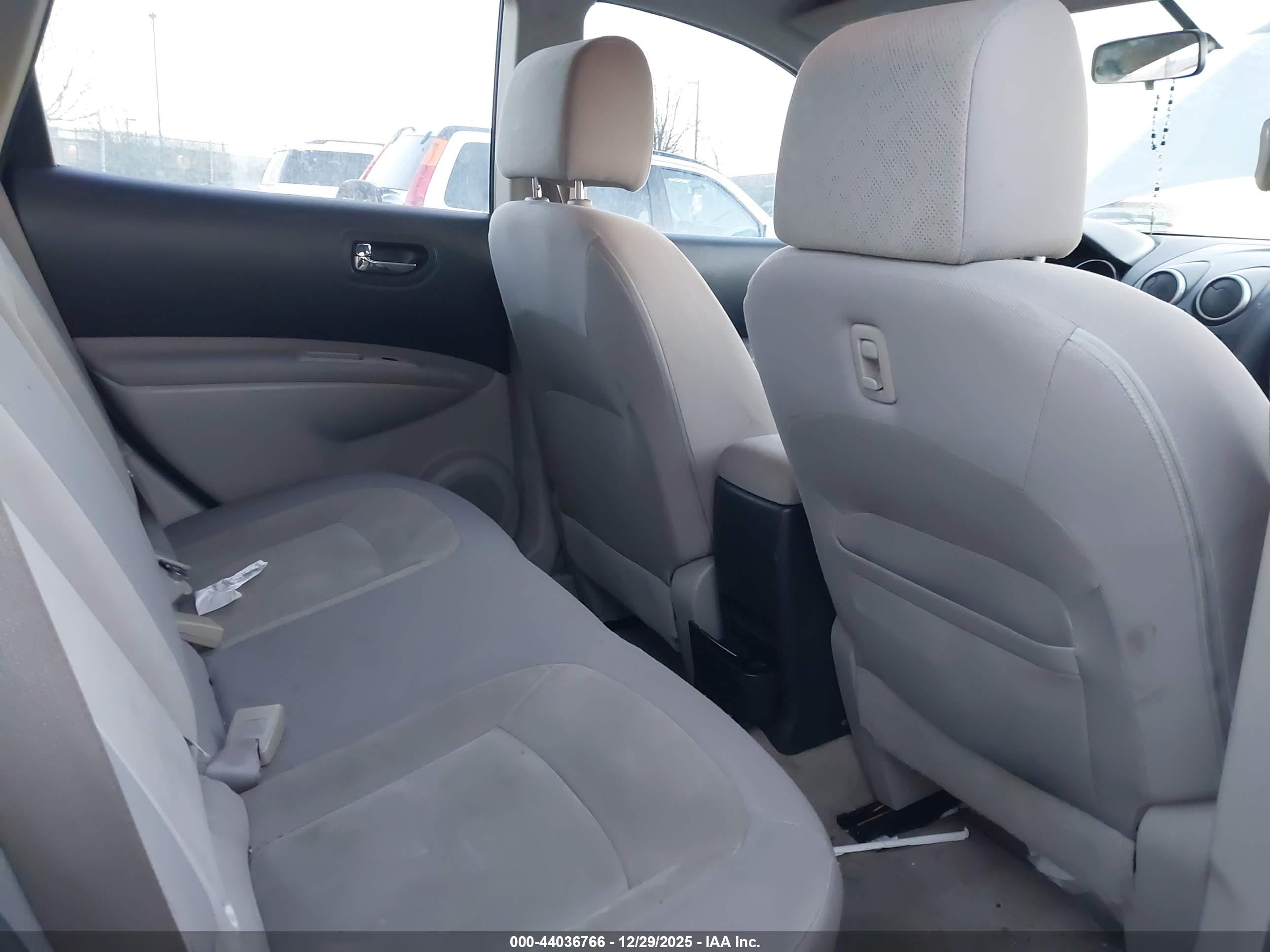 NISSAN ROGUE image 8