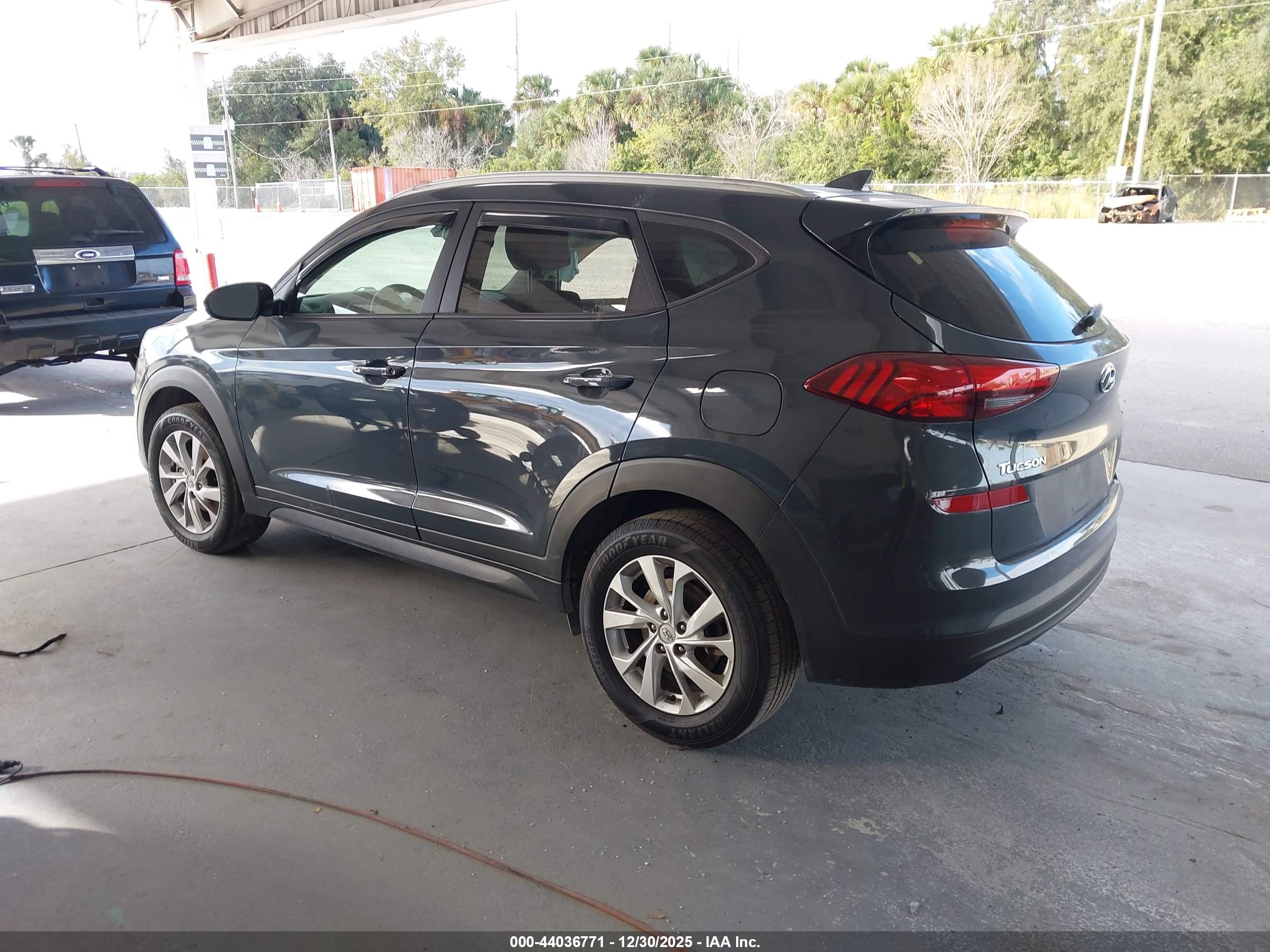 HYUNDAI TUCSON image 3