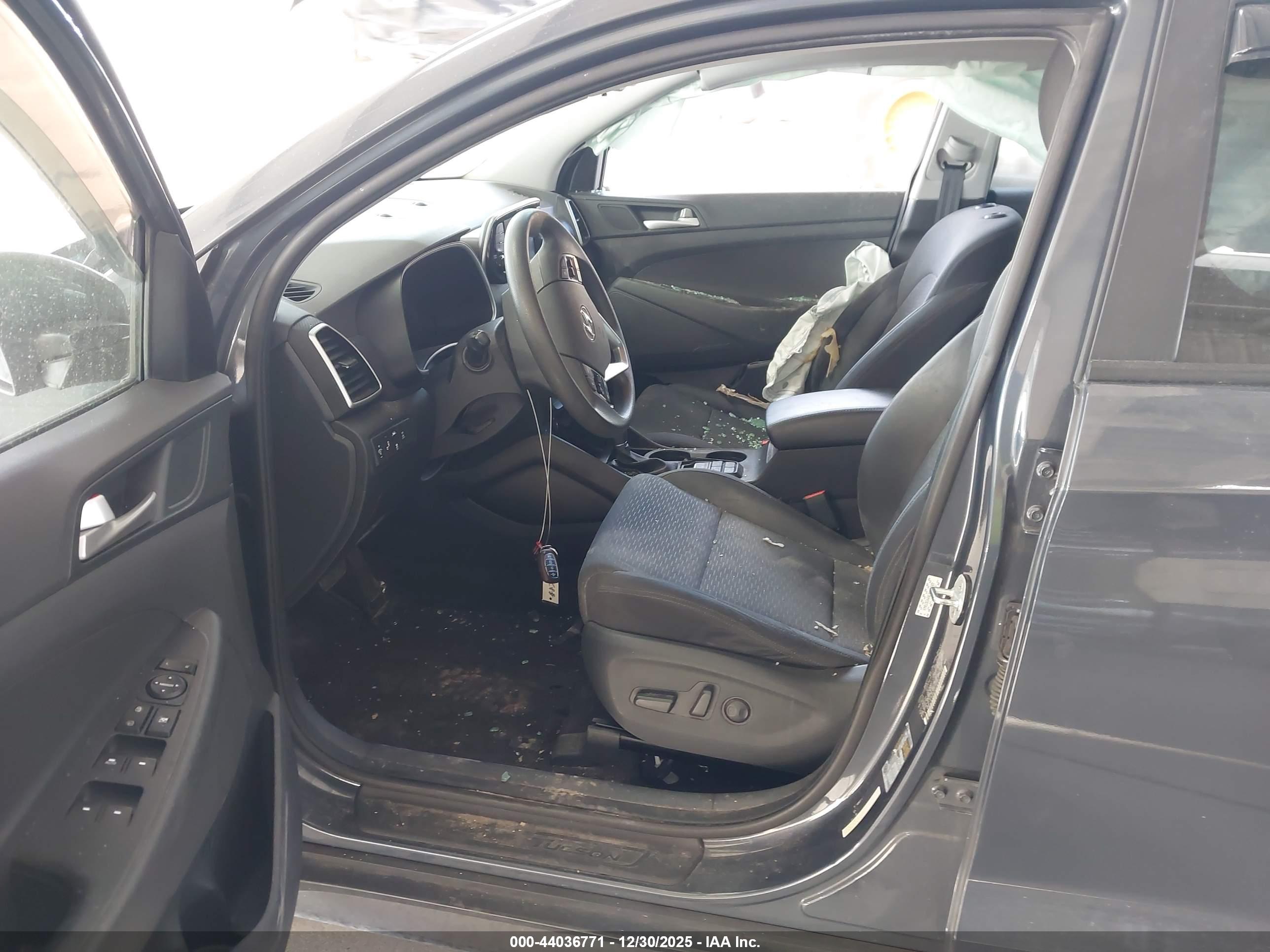 HYUNDAI TUCSON image 5