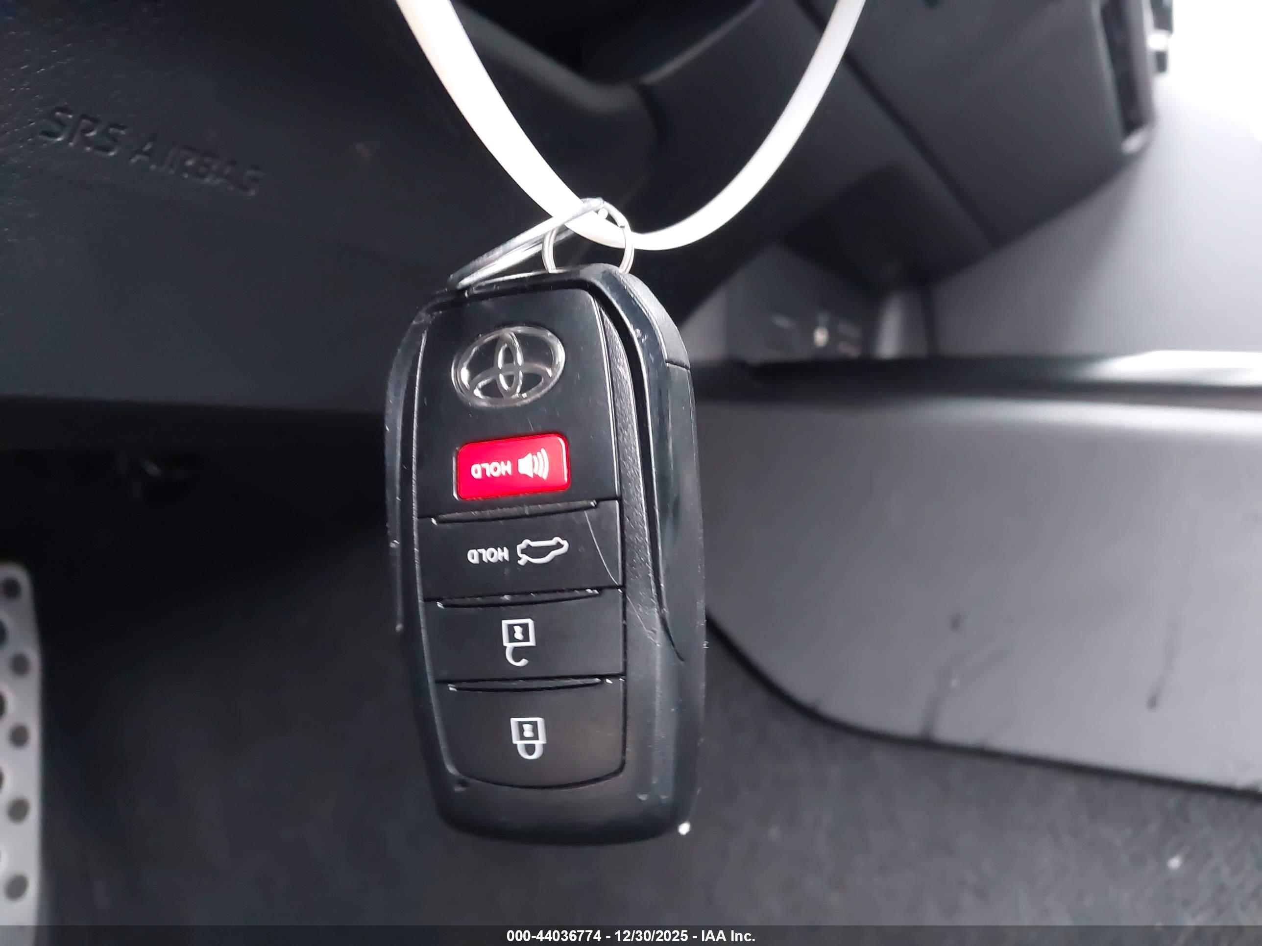 TOYOTA CAMRY image 11