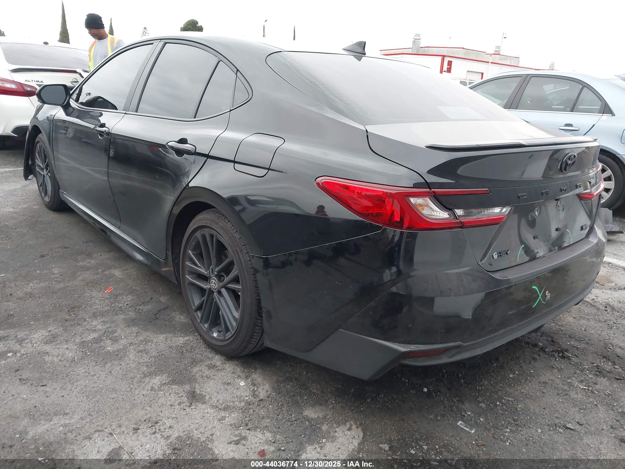 TOYOTA CAMRY image 3