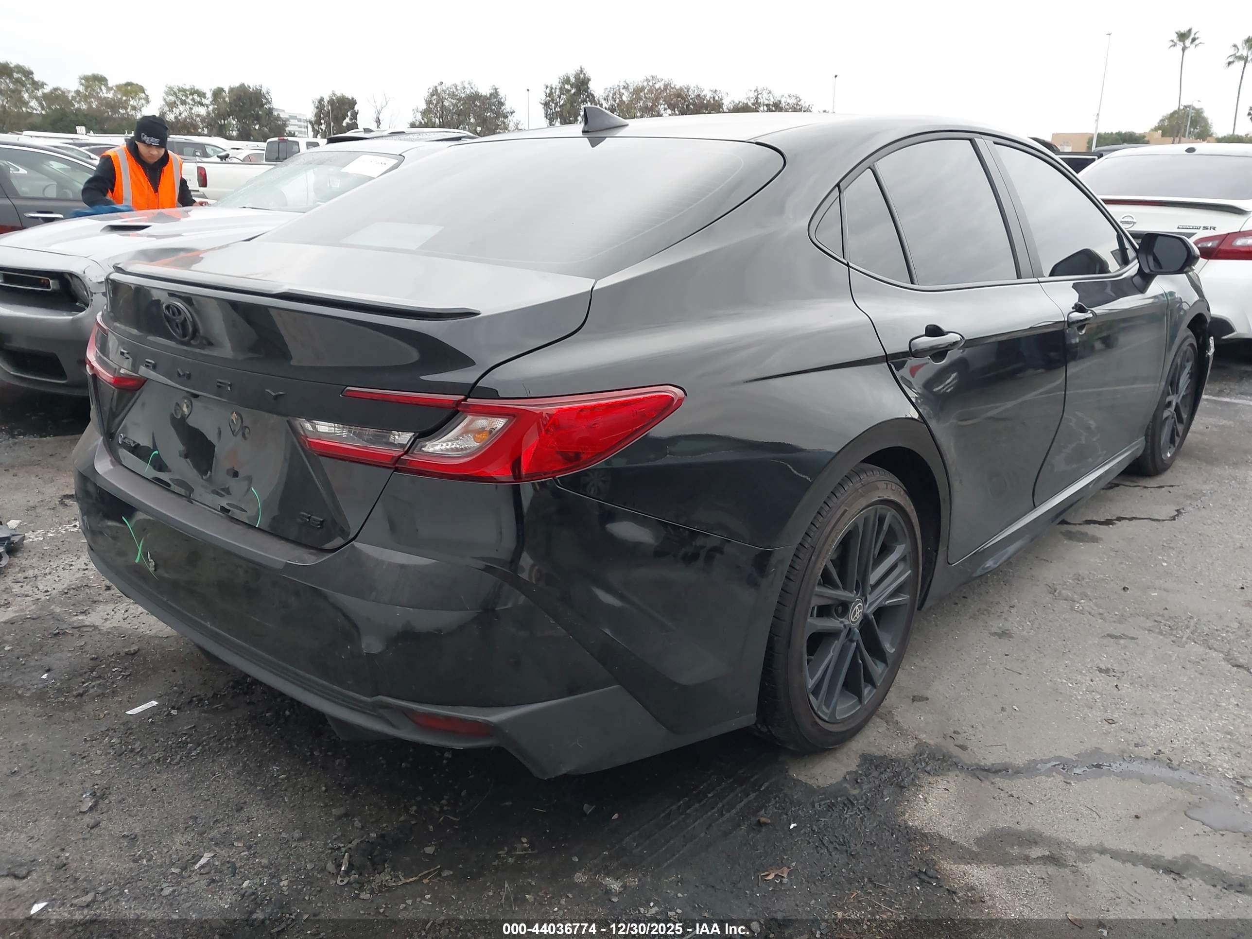 TOYOTA CAMRY image 4