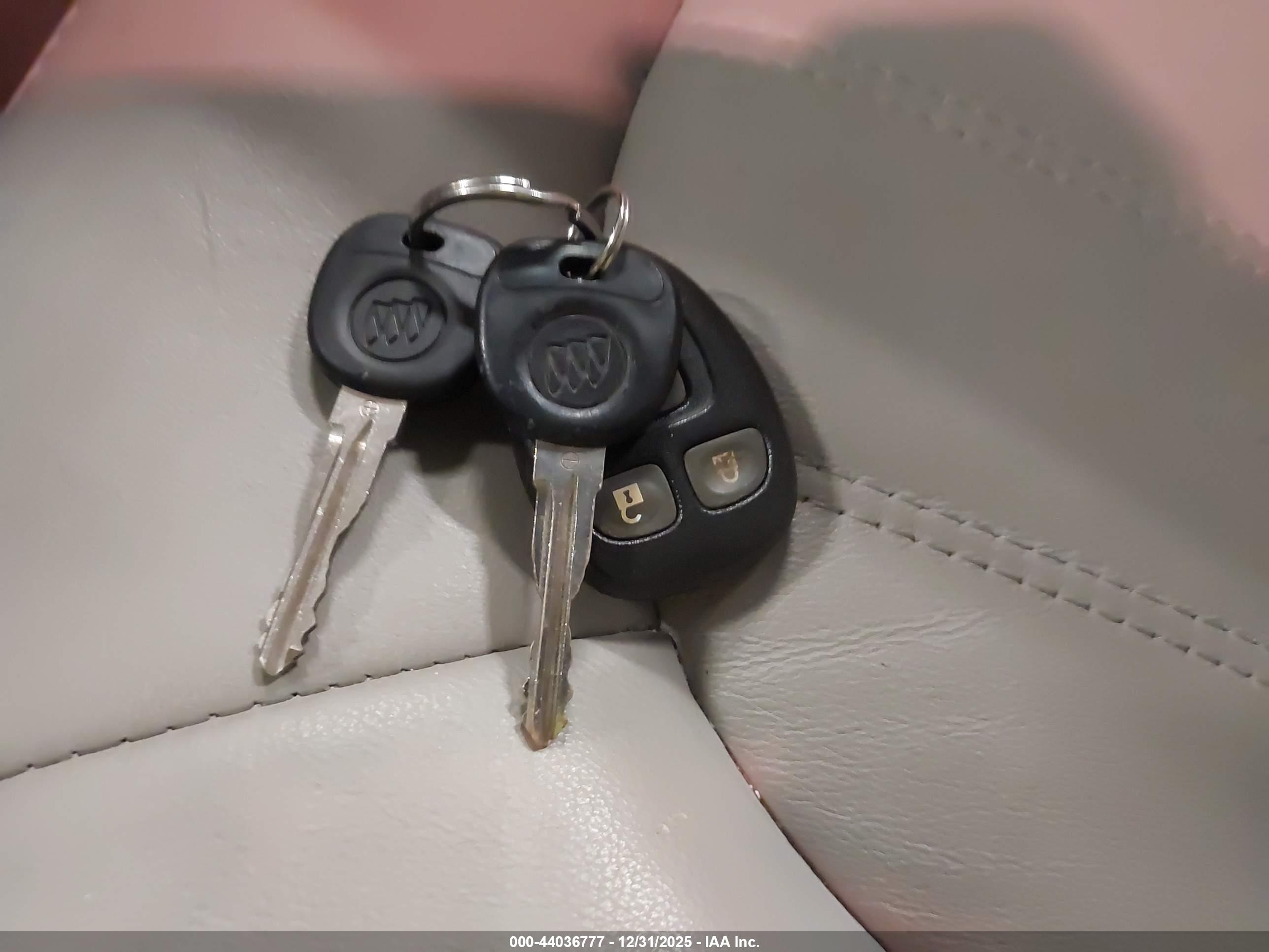 BUICK LUCERNE image 11