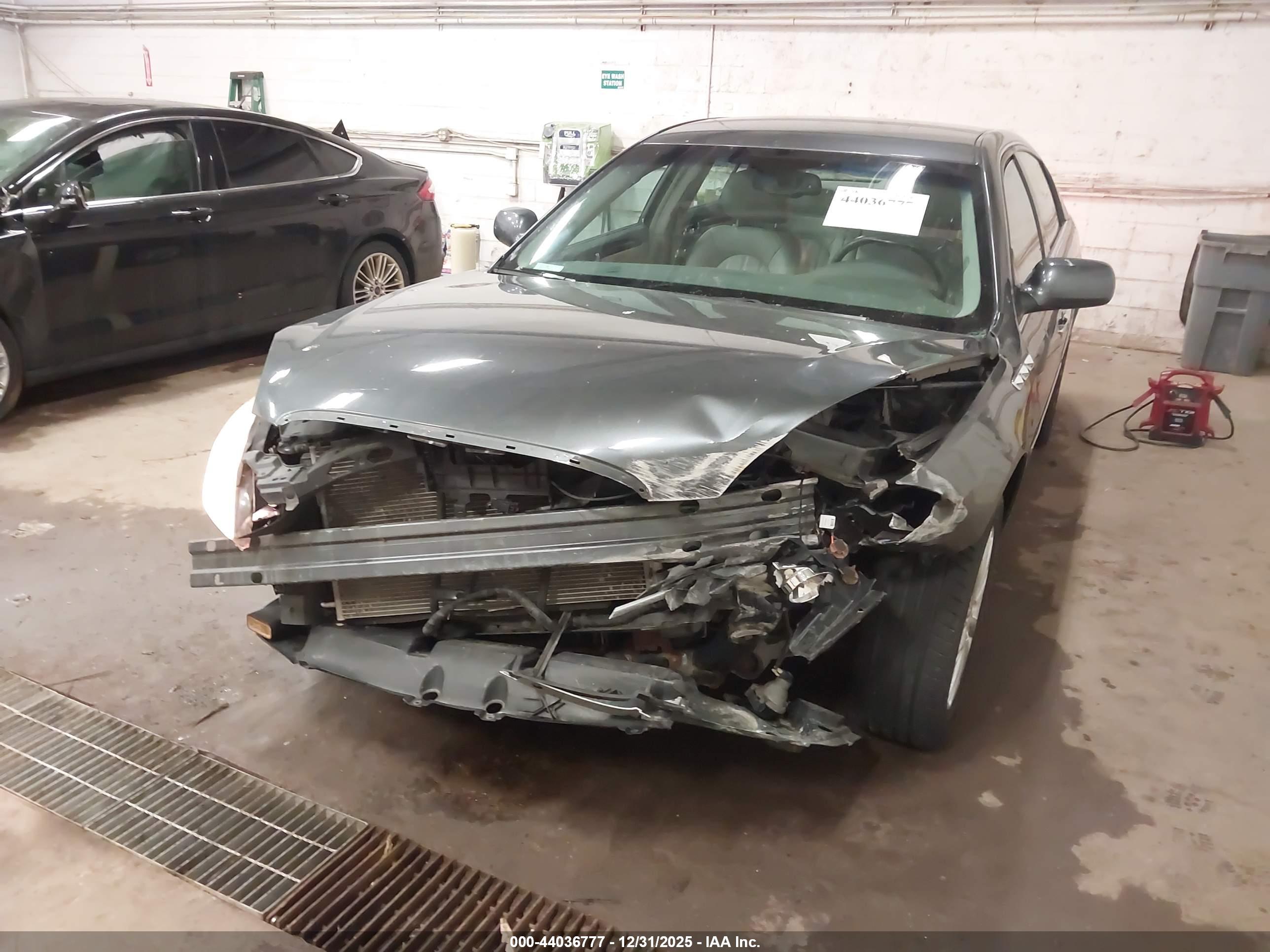 BUICK LUCERNE image 6
