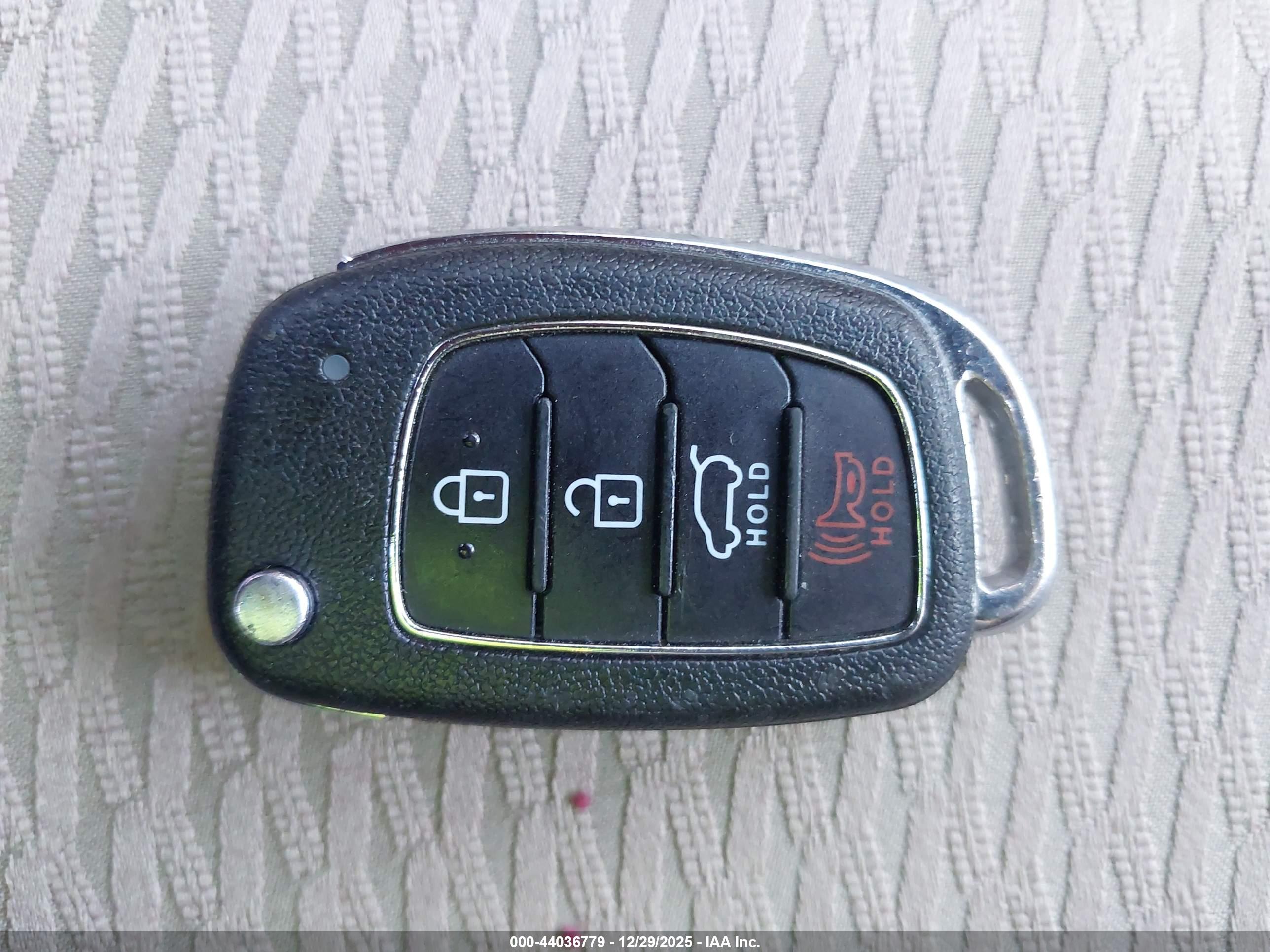 HYUNDAI SANTA image 11