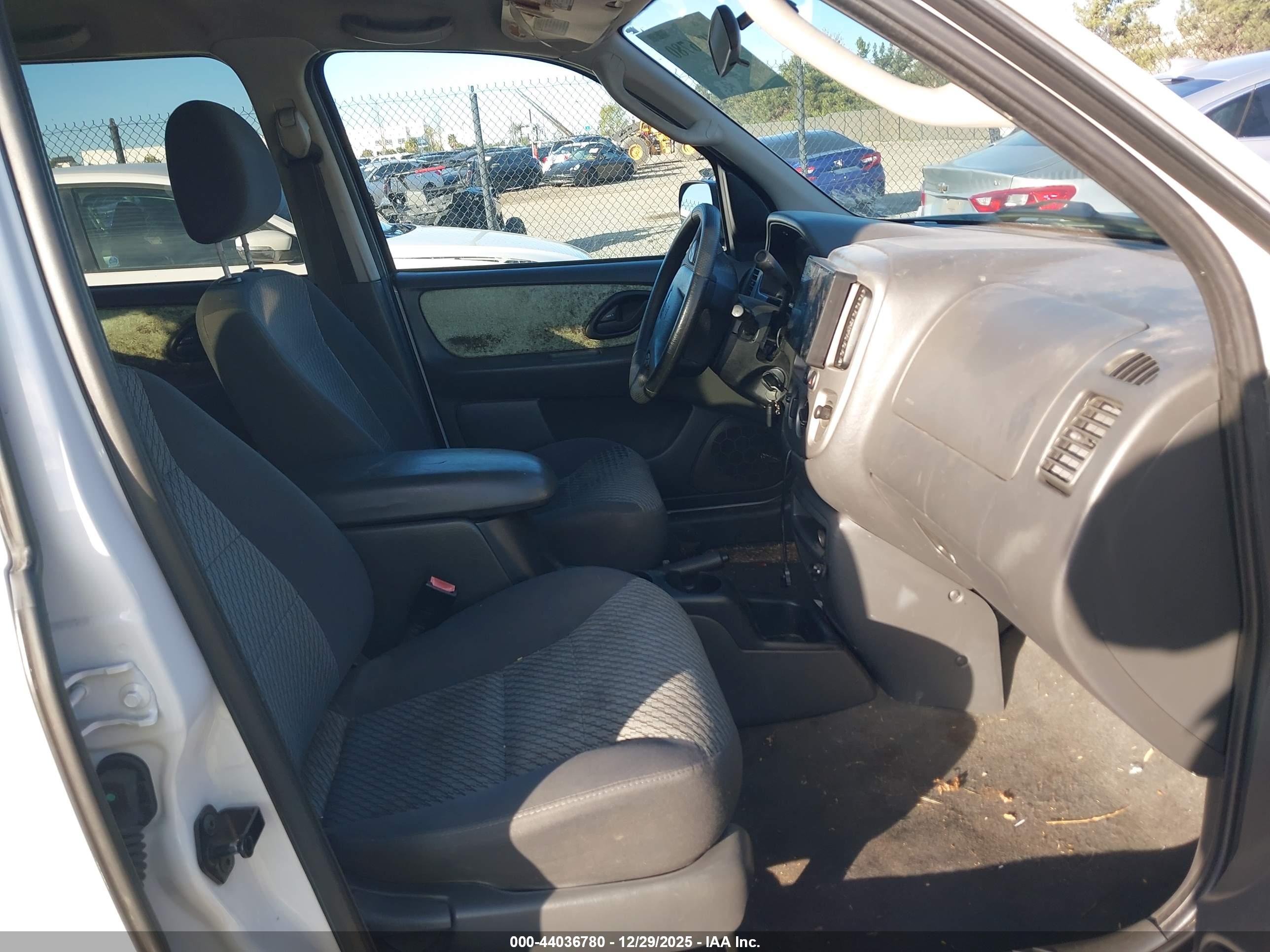 FORD ESCAPE image 5