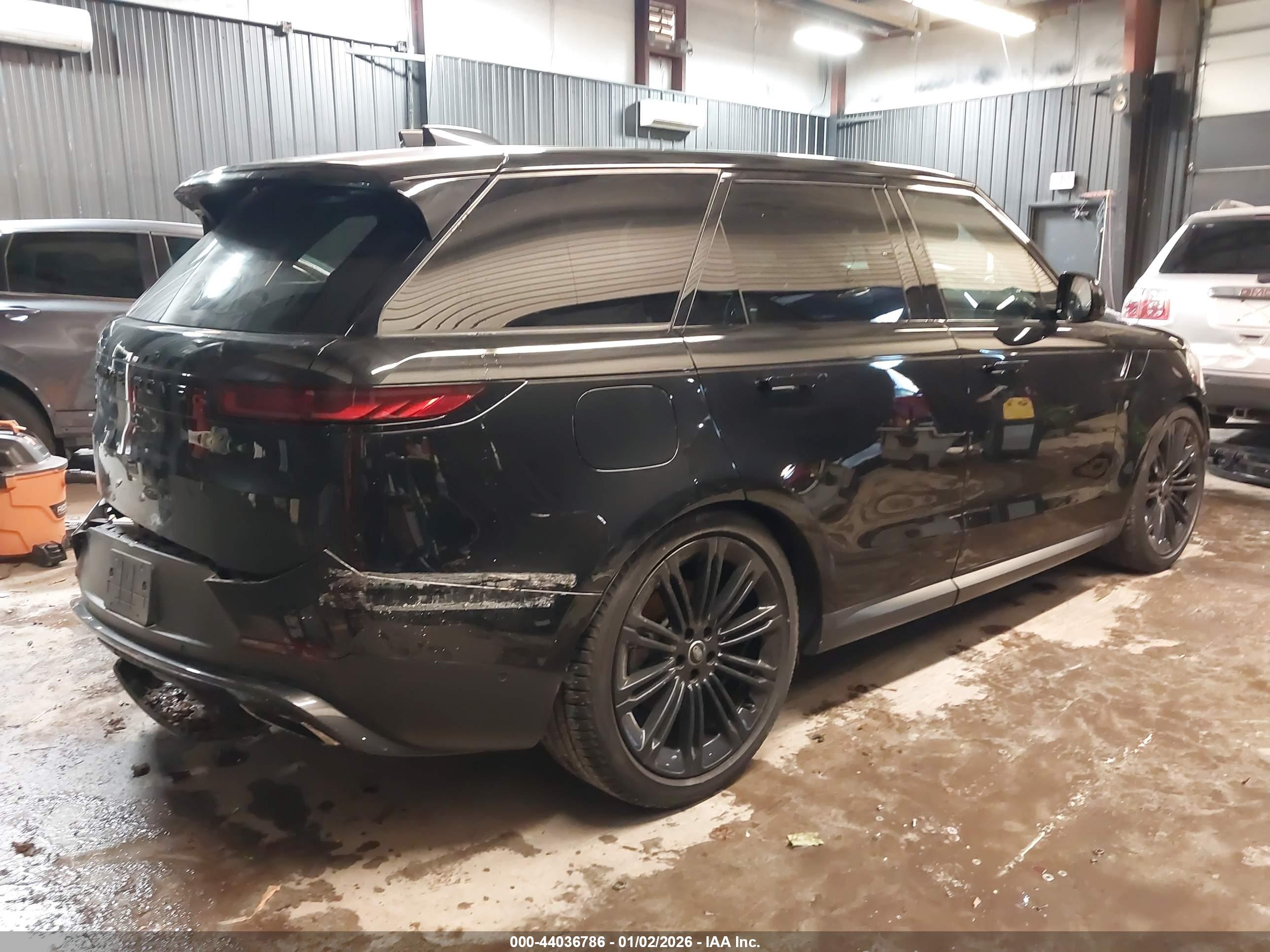 LAND ROVER image 4