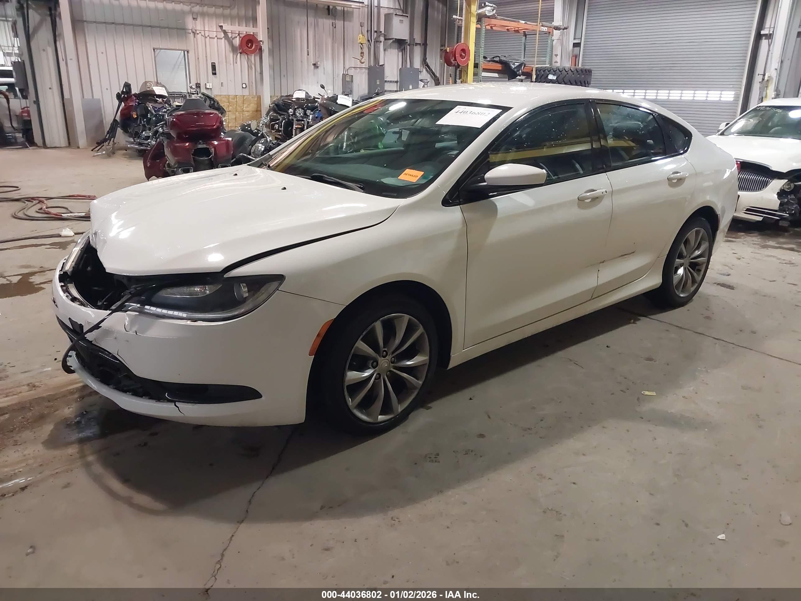 CHRYSLER 200 image 2
