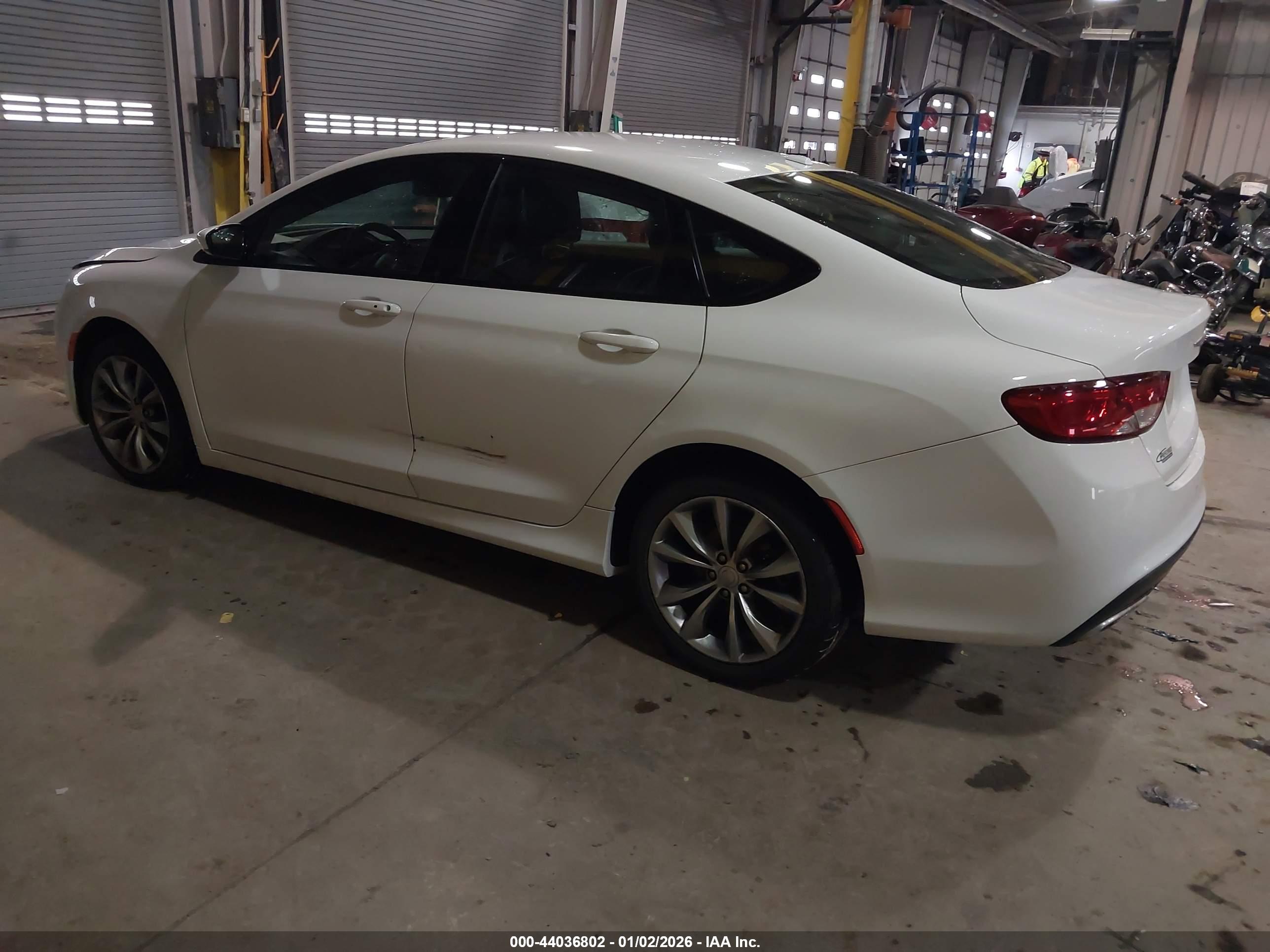 CHRYSLER 200 image 3