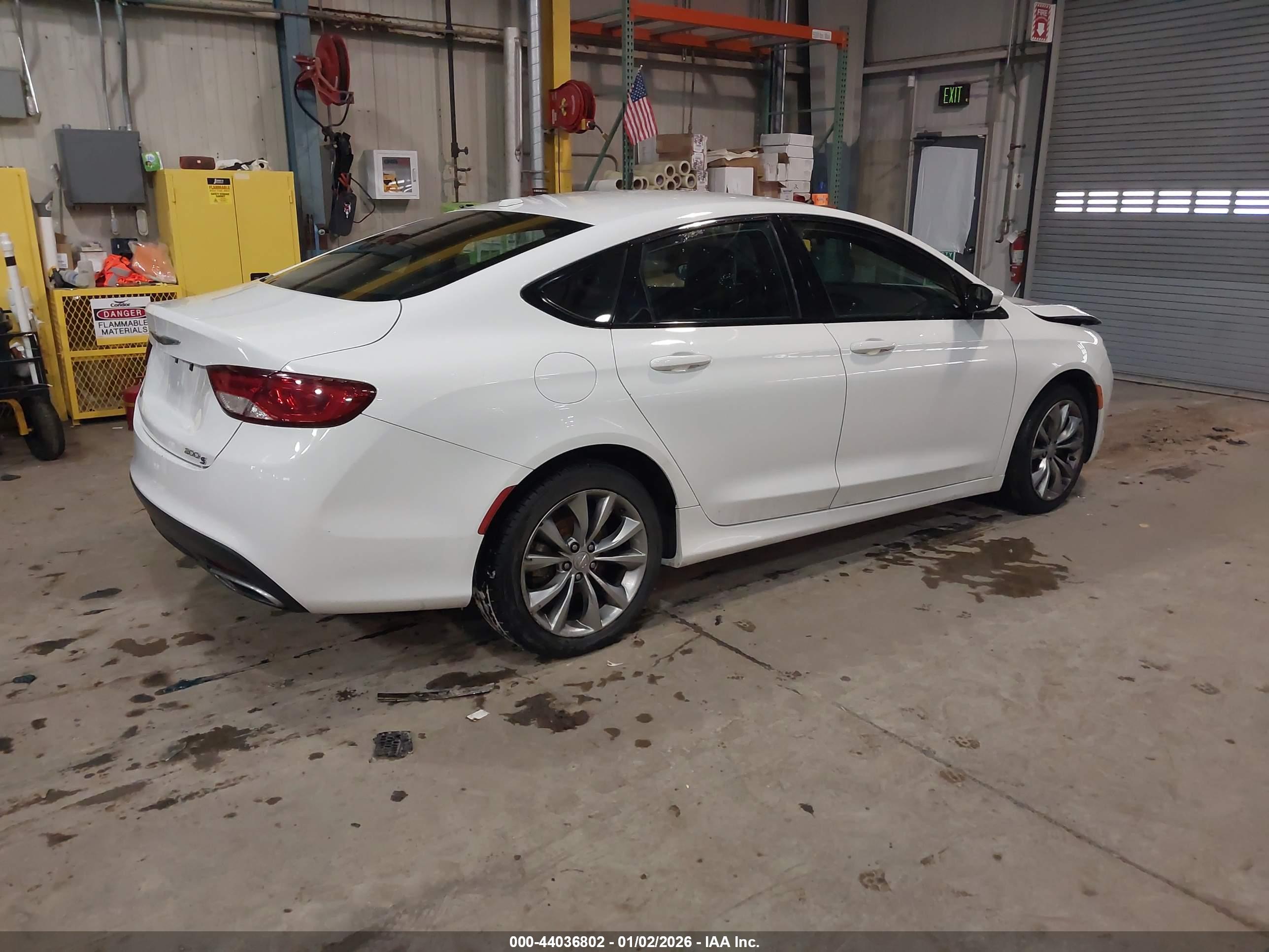 CHRYSLER 200 image 4