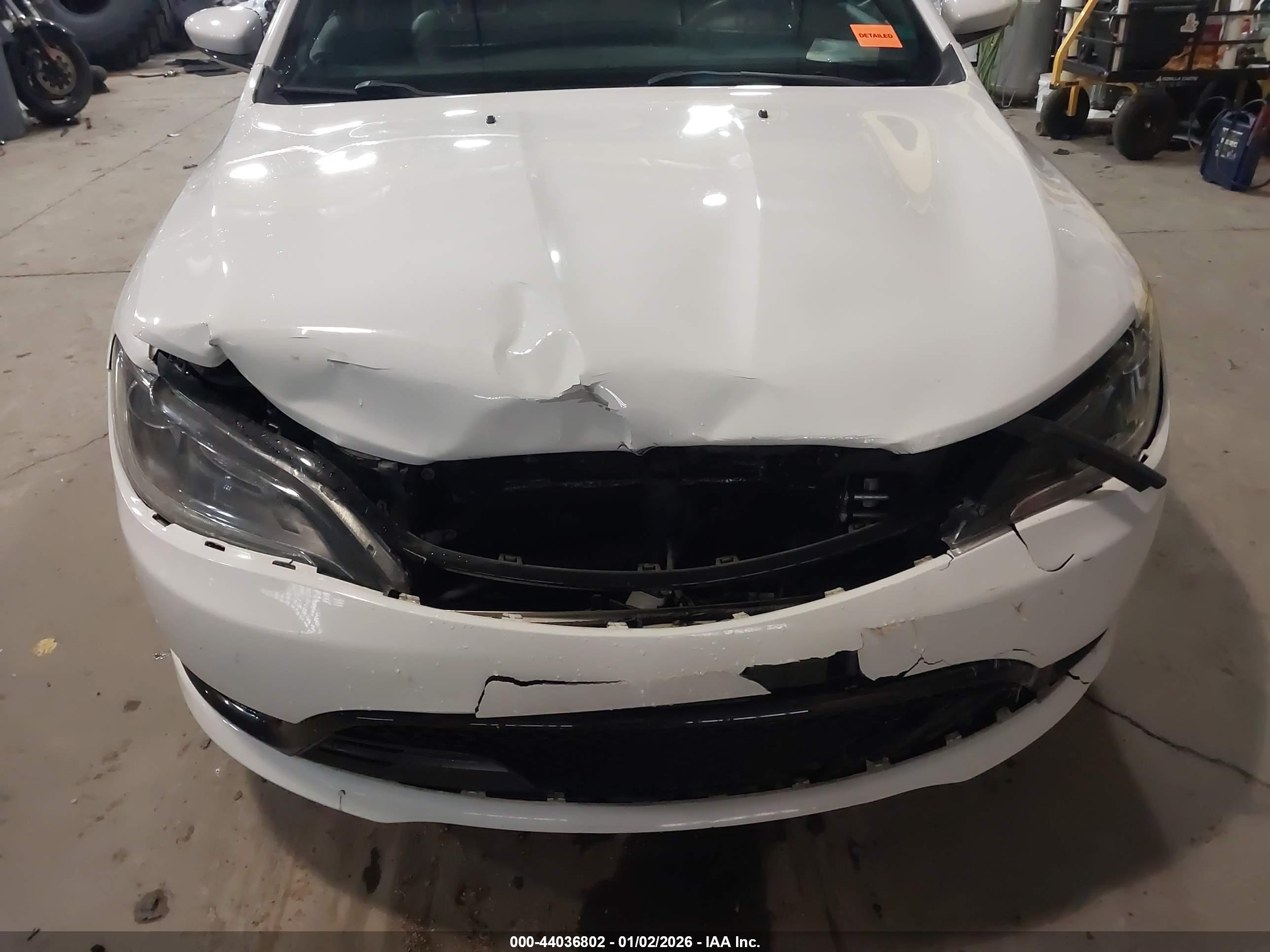 CHRYSLER 200 image 6