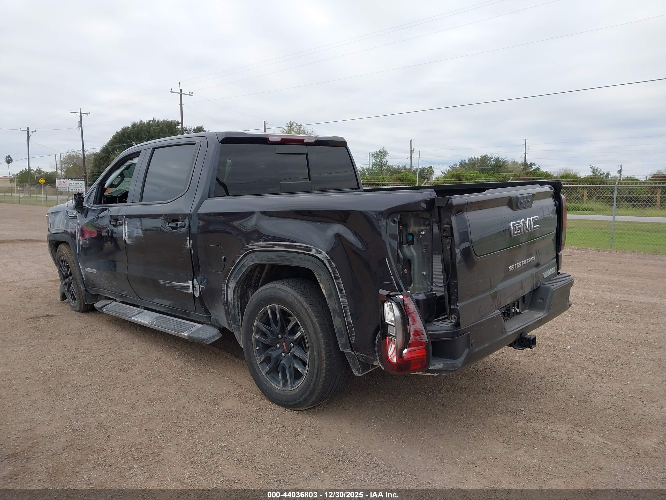 GMC SIERRA image 3